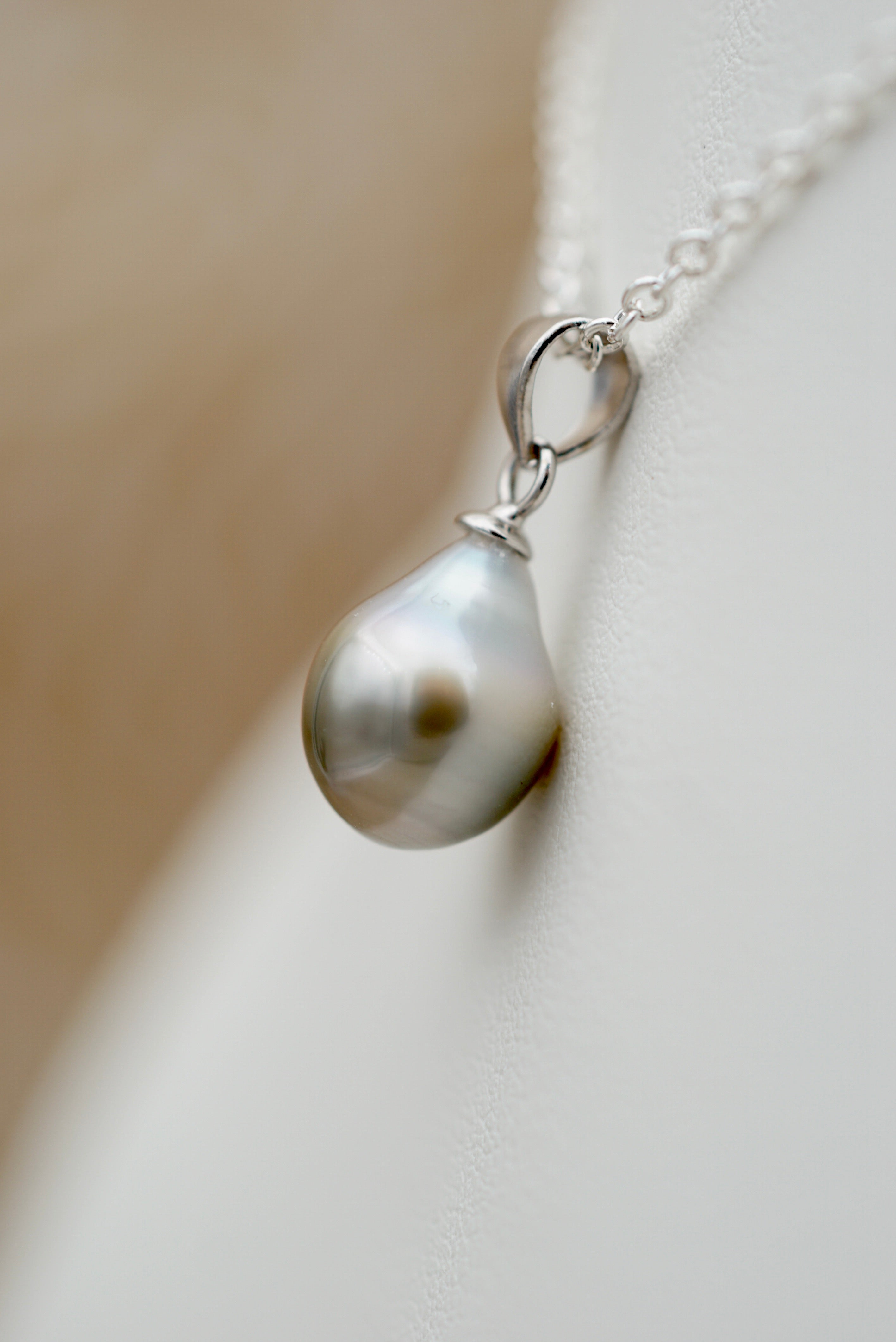 Mangareva belle perle baroque silver de 8.7mm