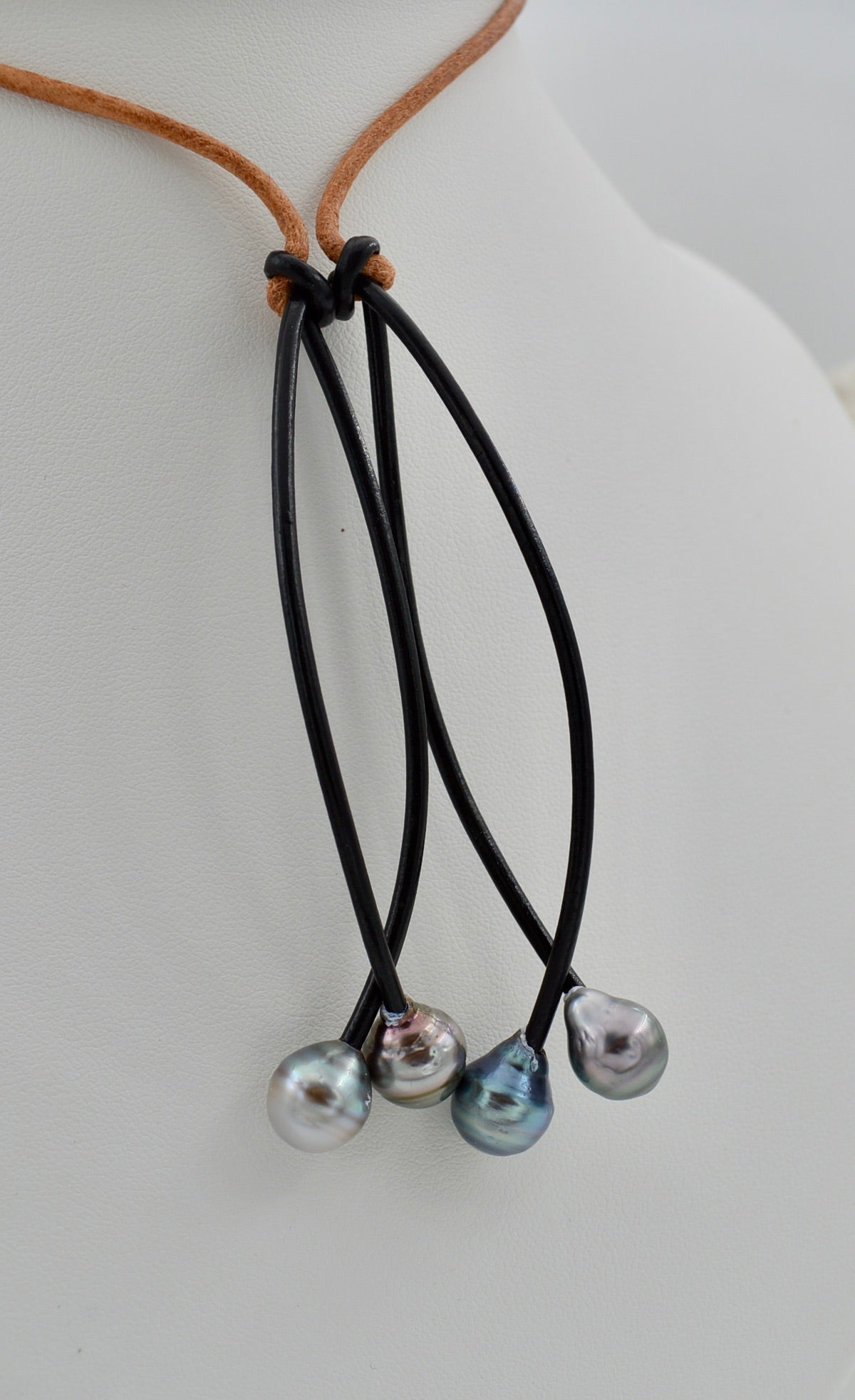 Collection Tiare 4 perles cerclées sur cuir