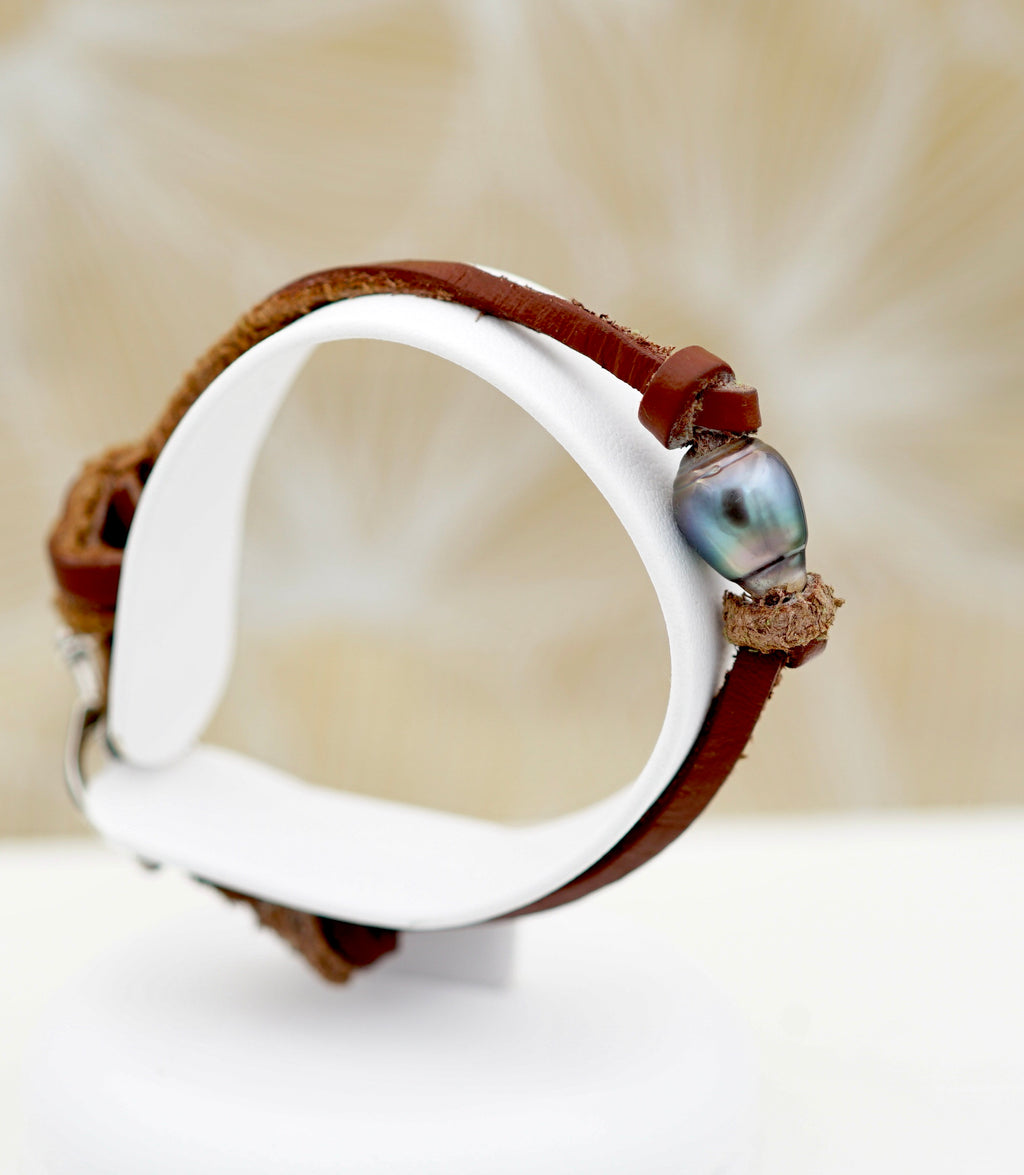 Collection Tahia perle sur cuir avec fermoir coeur en argent 925mm