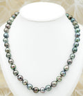Collection Hiva-Oa  Splendide collier de 44 perles