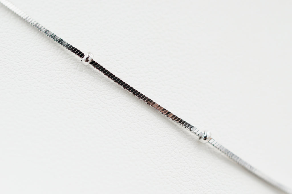 Chaîne perlé maille serpentine carré 0.8mm - Argent 925 rhodié de 40cm
