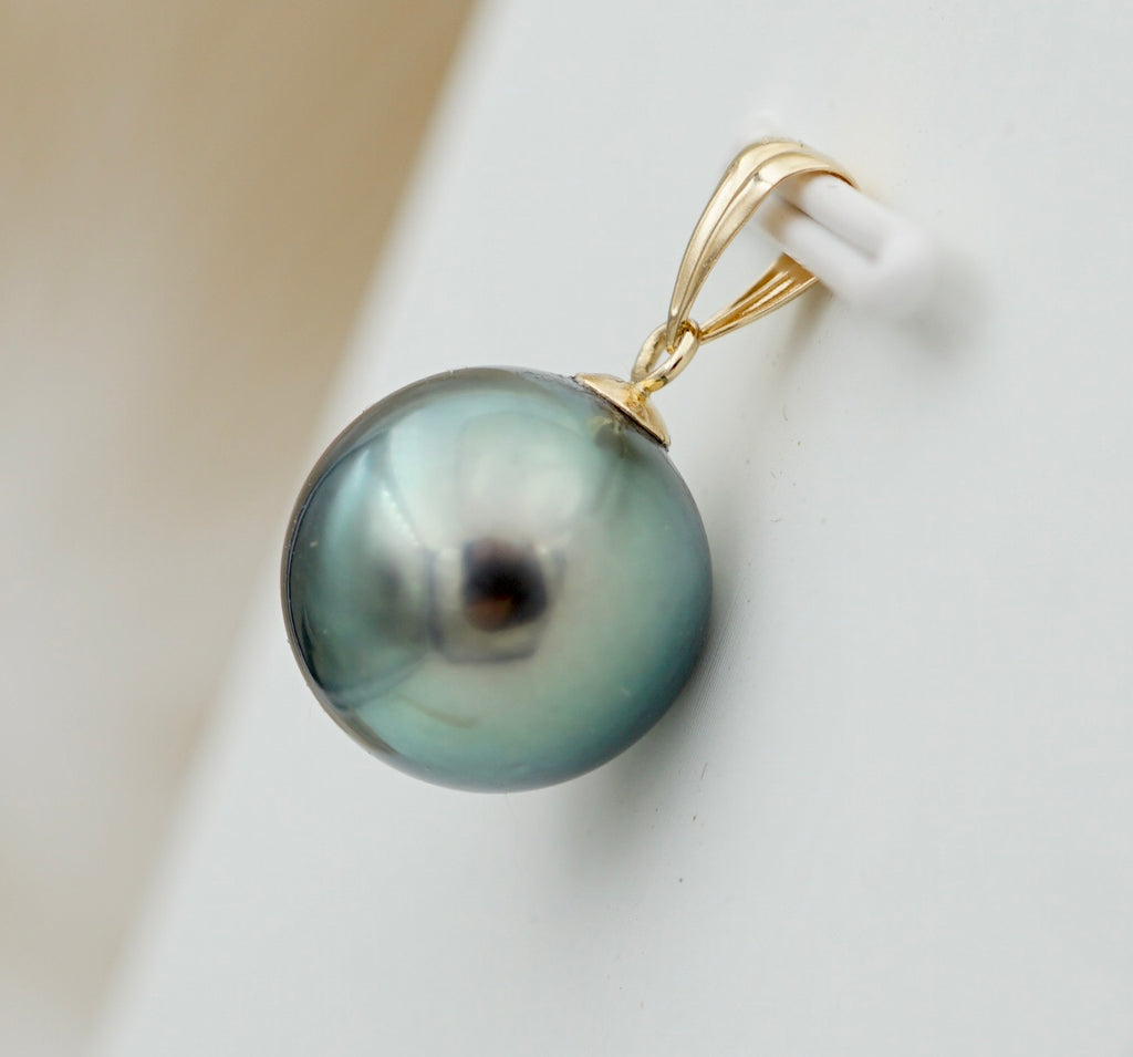 Collection Manava perle ronde de 10.9mm sur Or 18k
