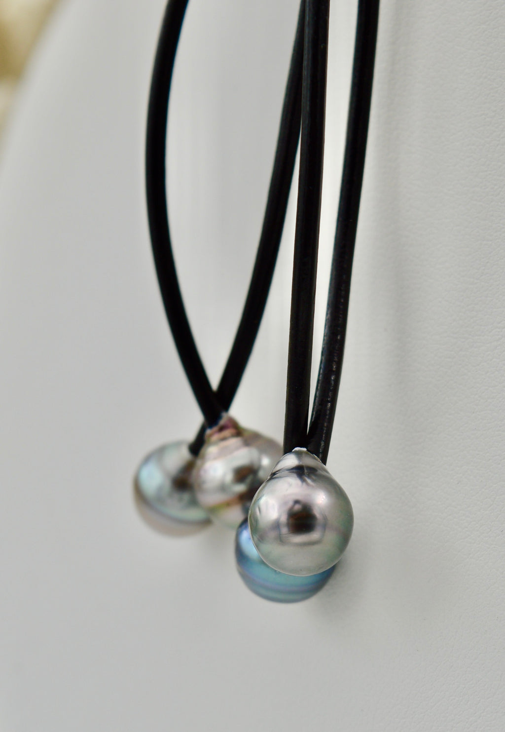 Collection Tiare 4 perles cerclées sur cuir