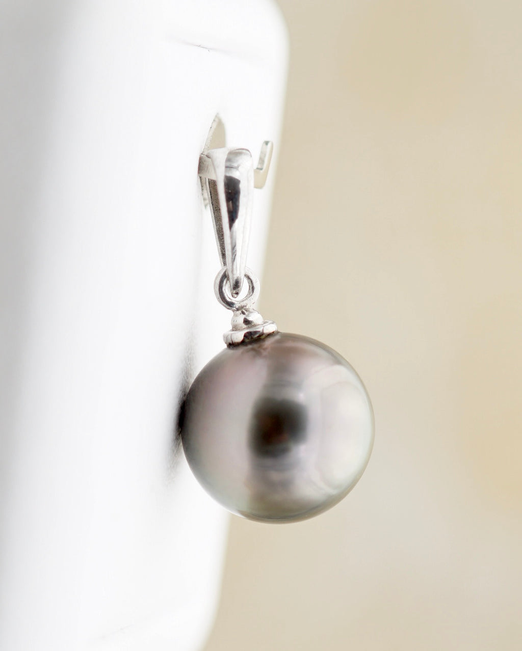 Collection Fakarava perle ronde de 12.2mm montée sur Or 18k