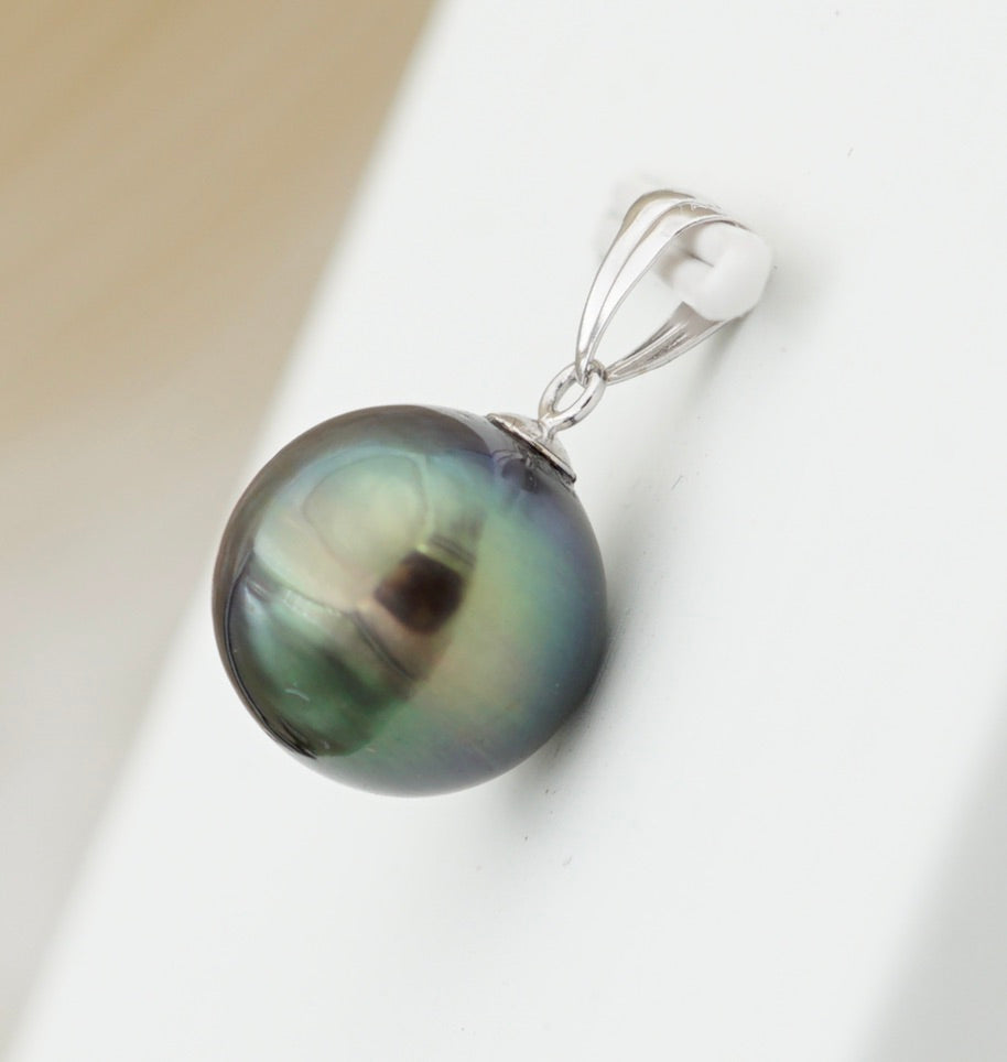 Collection Tiare perle cerclée de 10.6mm sur or 18k