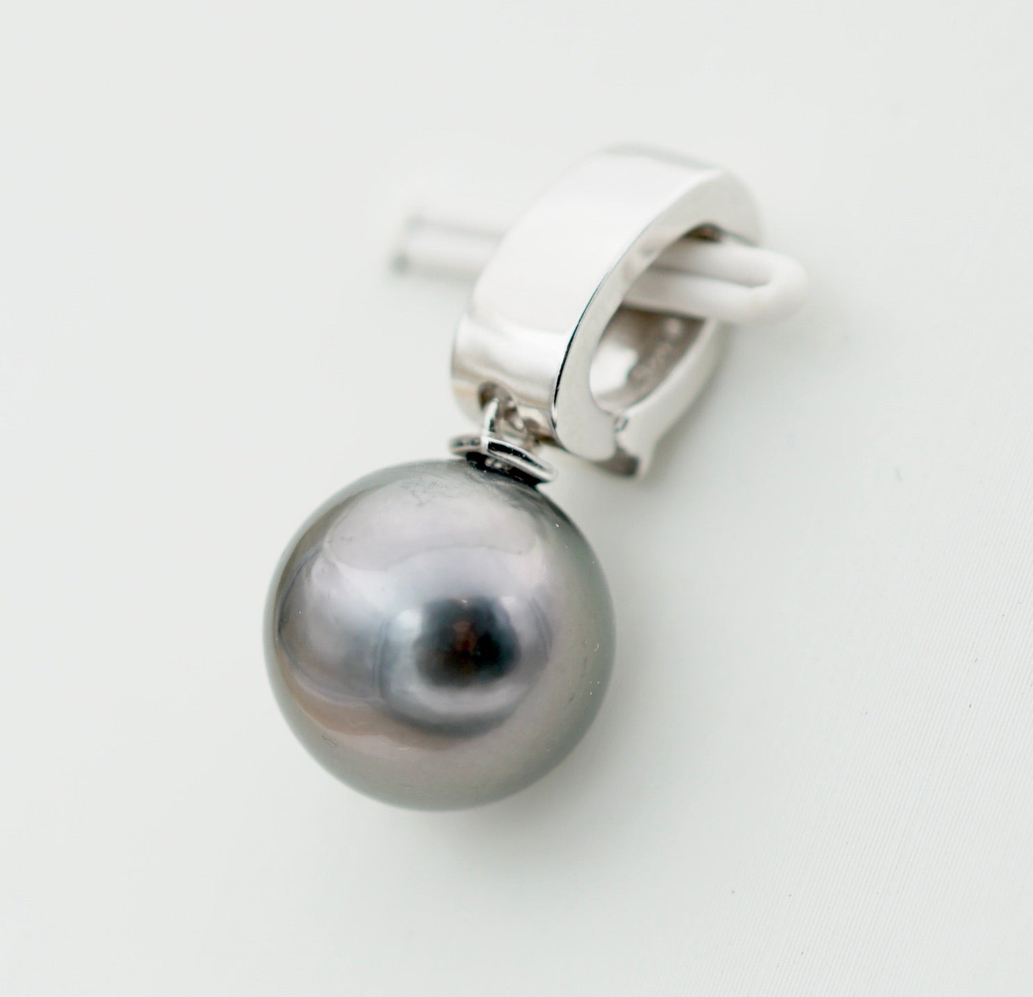 Collection Hamuta perle ronde de 11.1mm
