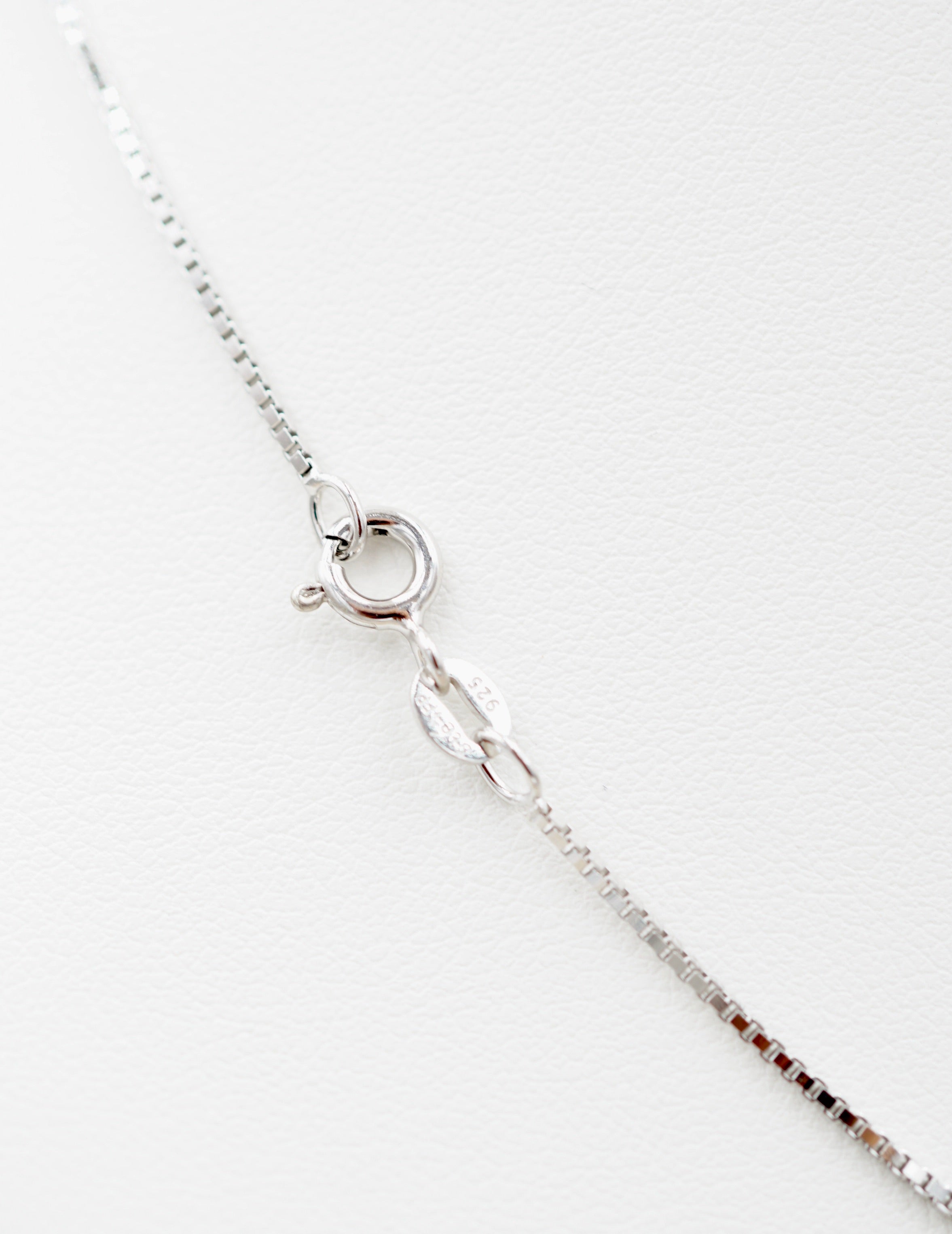 Chaîne maille carré 1.1mm en argent 925 rhodié de 45cm