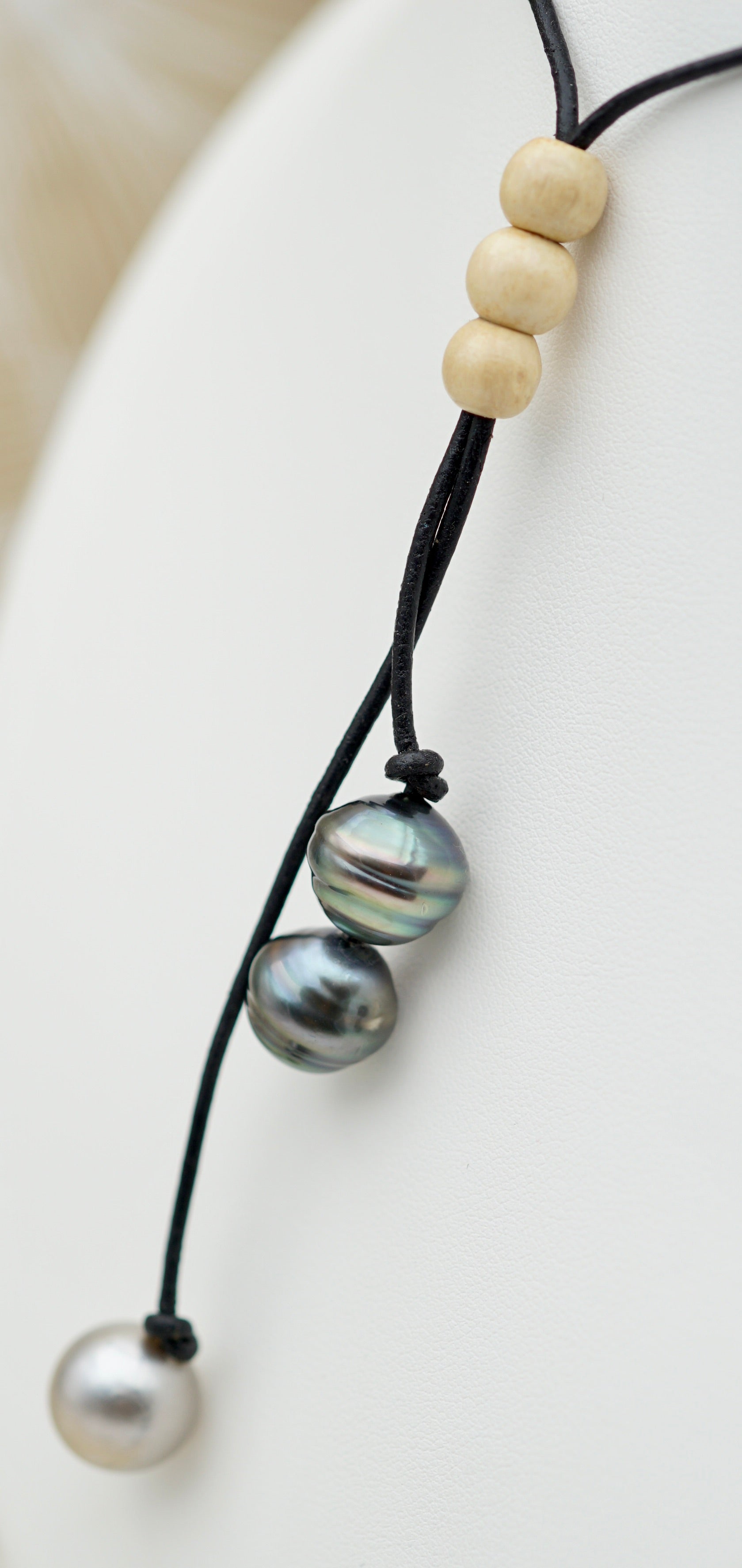 Collection Fakarava 3 perles baroques sur cuir