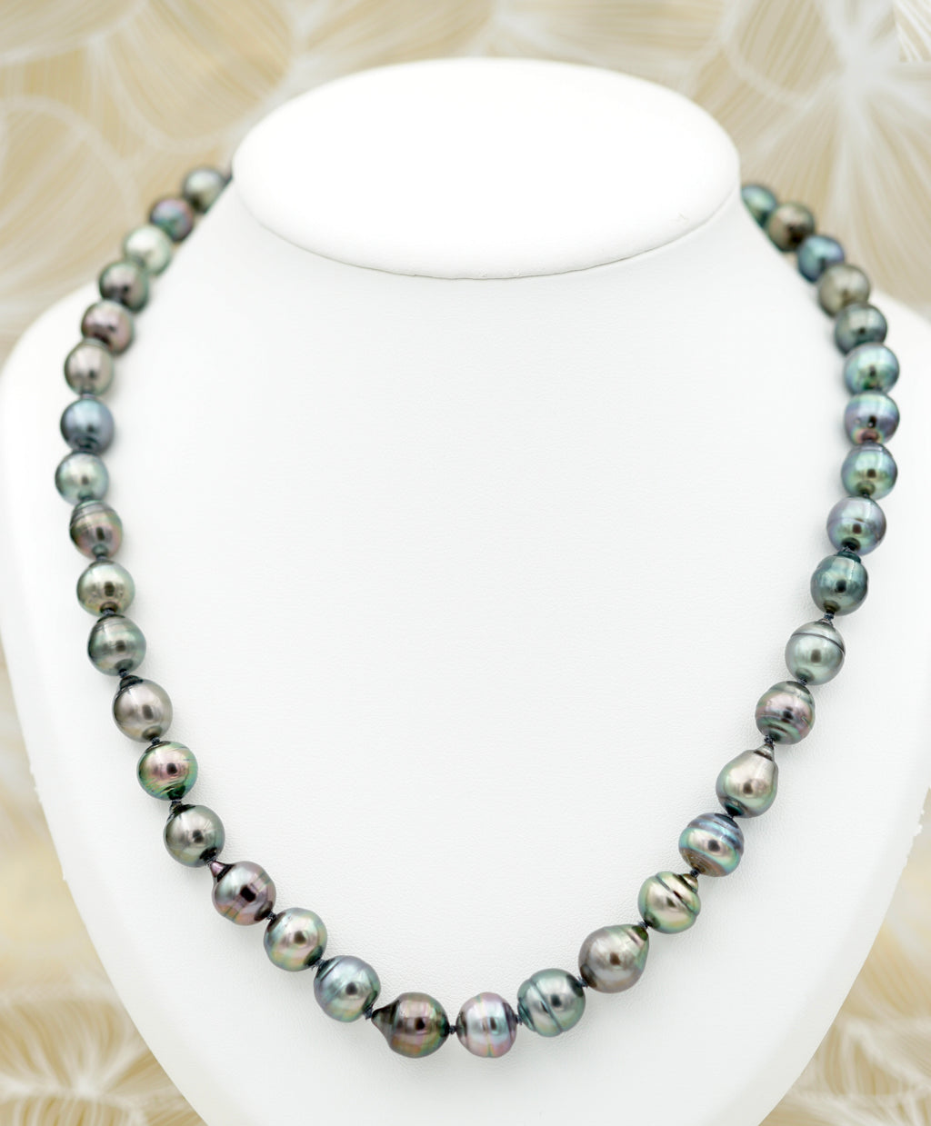 Collection Hiva-Oa  Splendide collier de 44 perles