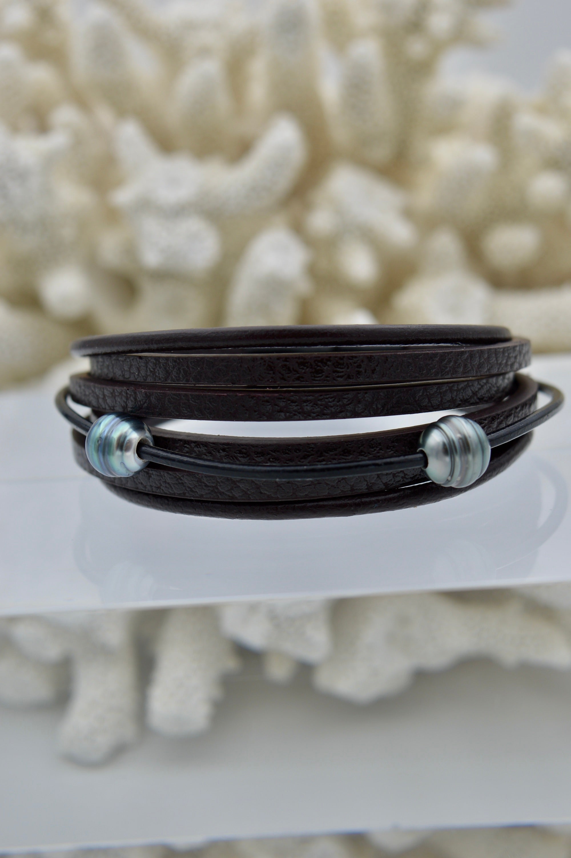 Collection Tane Deux perles cerclées sur cuir véritable