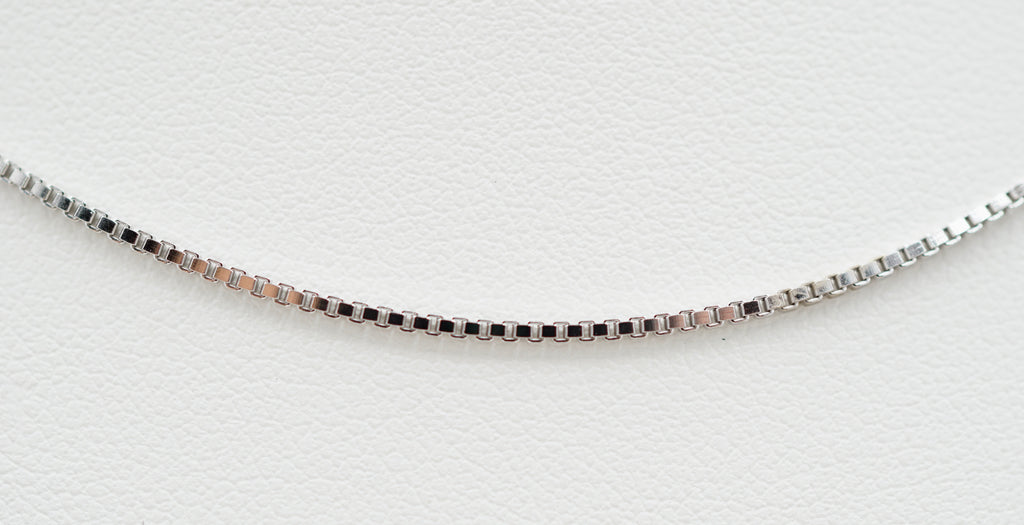 Chaîne maille carré 1.1mm en argent 925 rhodié de 45cm
