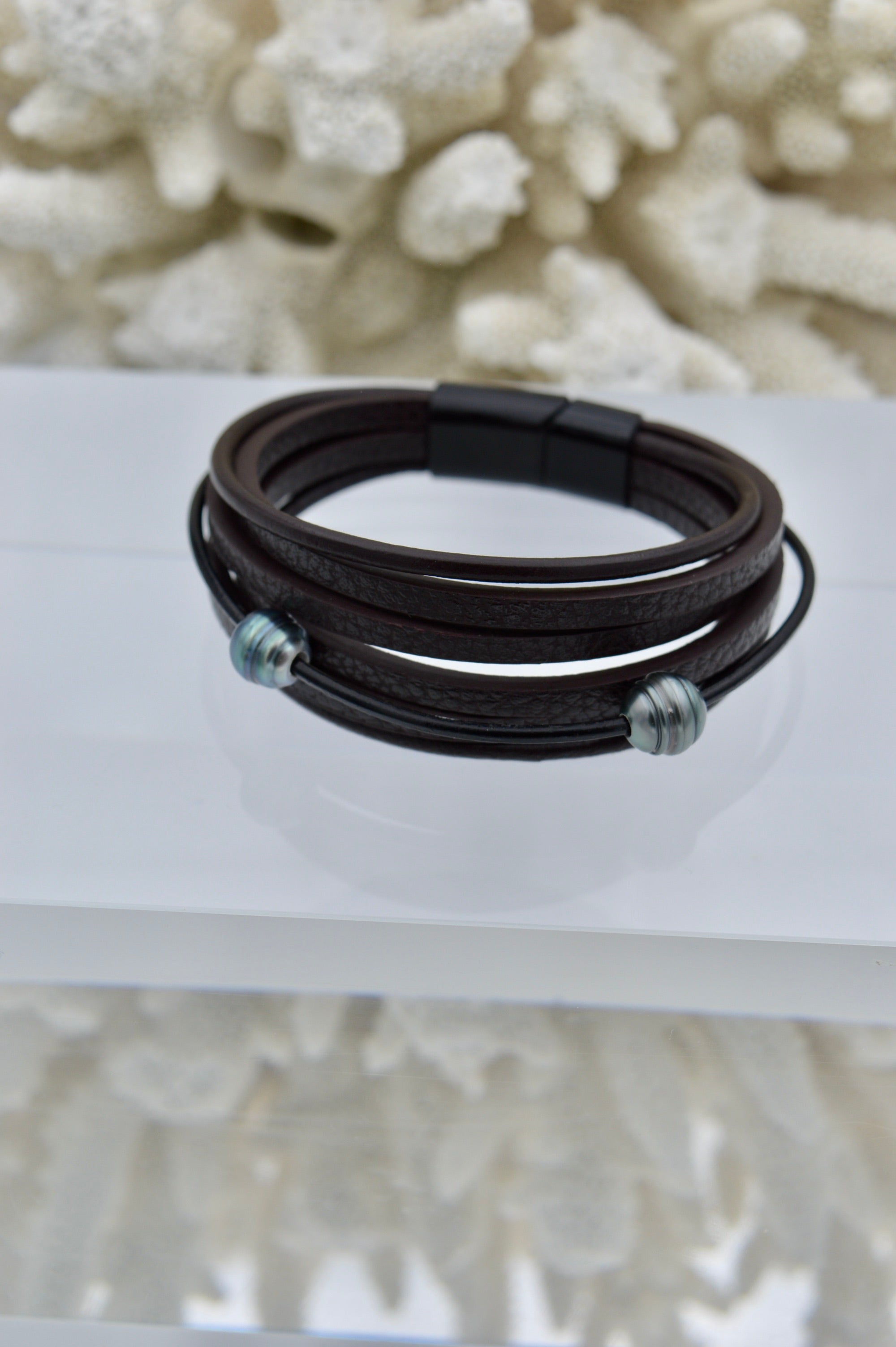 Collection Tane Deux perles cerclées sur cuir véritable