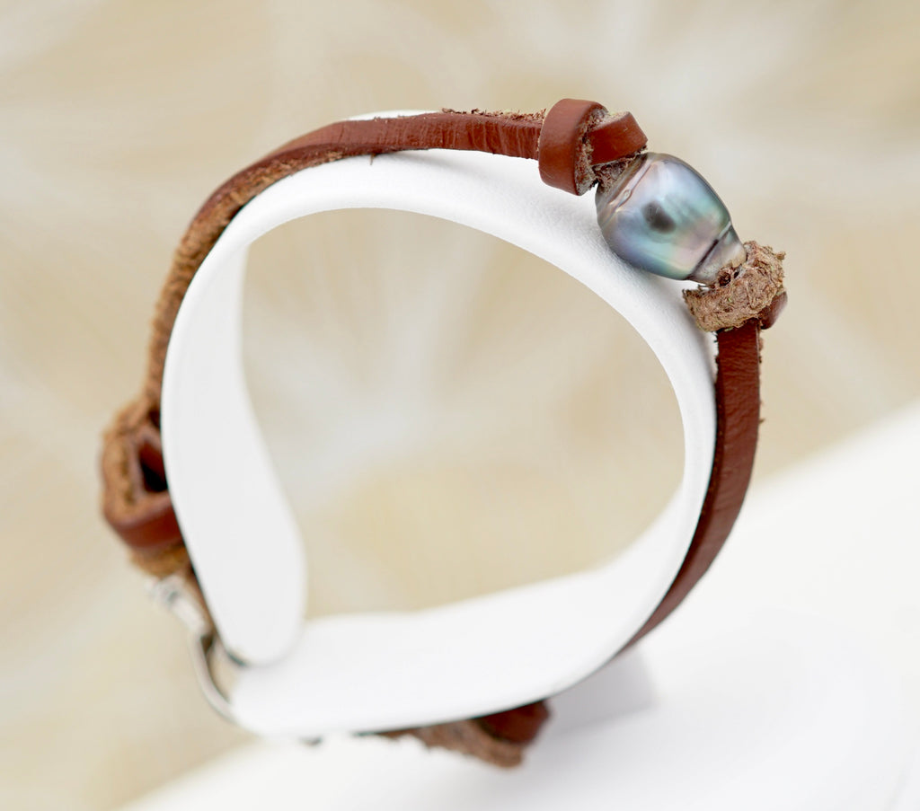 Collection Tahia perle sur cuir avec fermoir coeur en argent 925mm