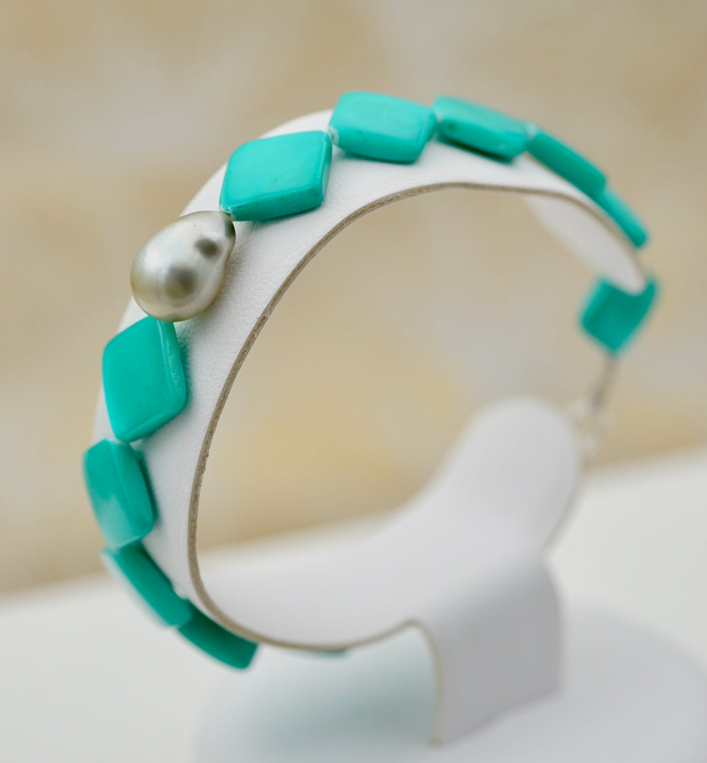 Collection poeiti perle baroque sur nacre vert
