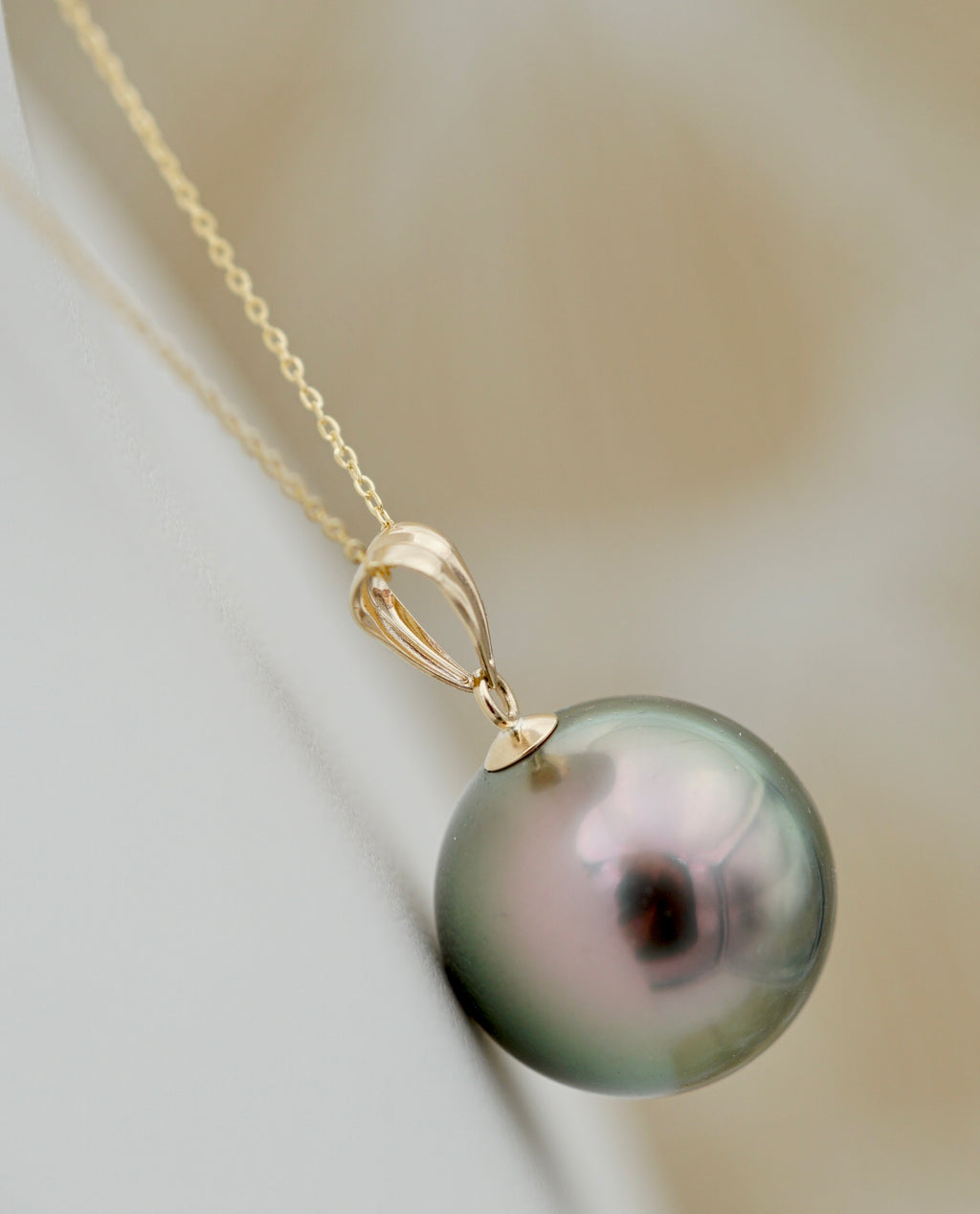 Collection Tahiti Nui perle AAA de 13.7mm sur Or