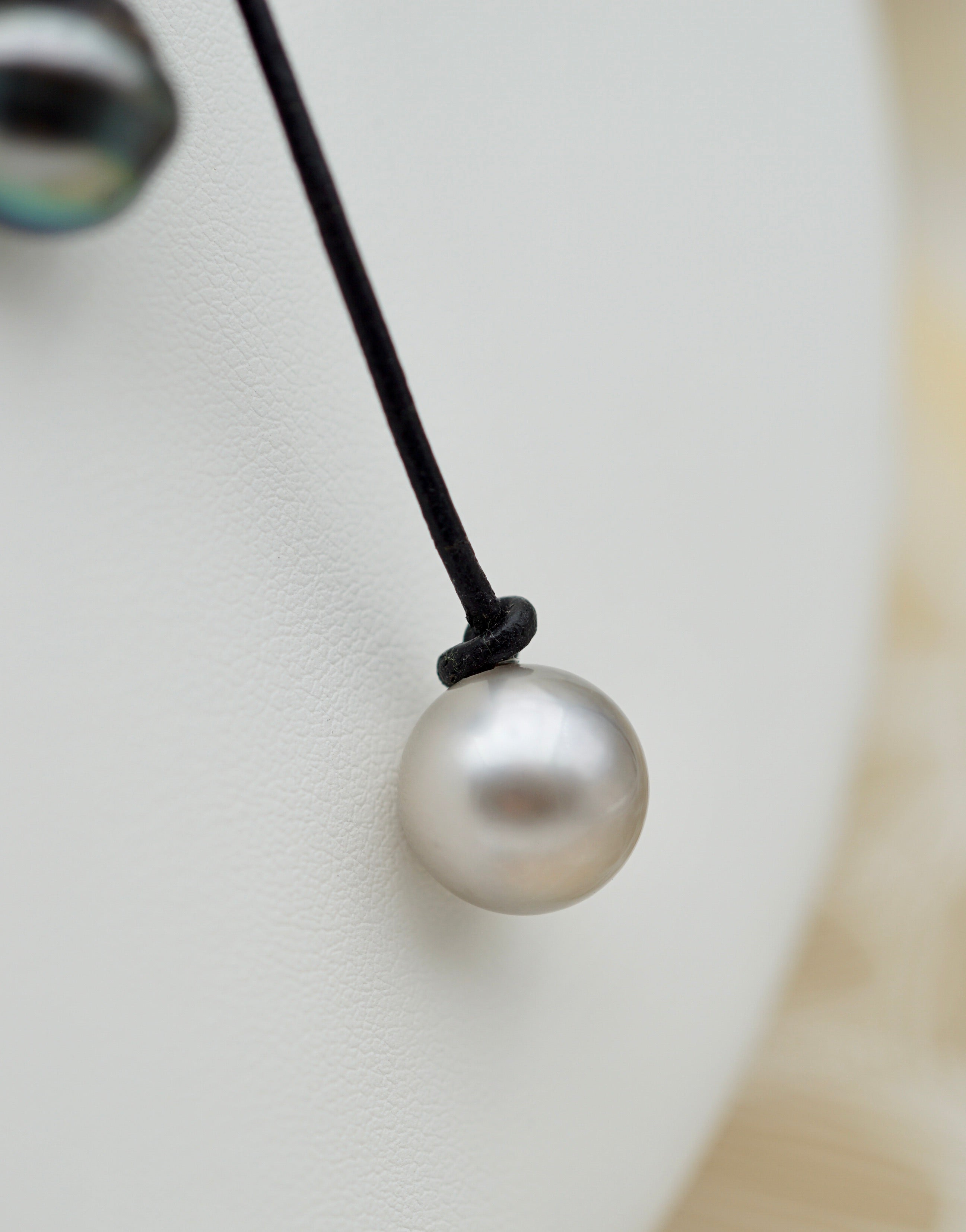 Collection Fakarava 3 perles baroques sur cuir
