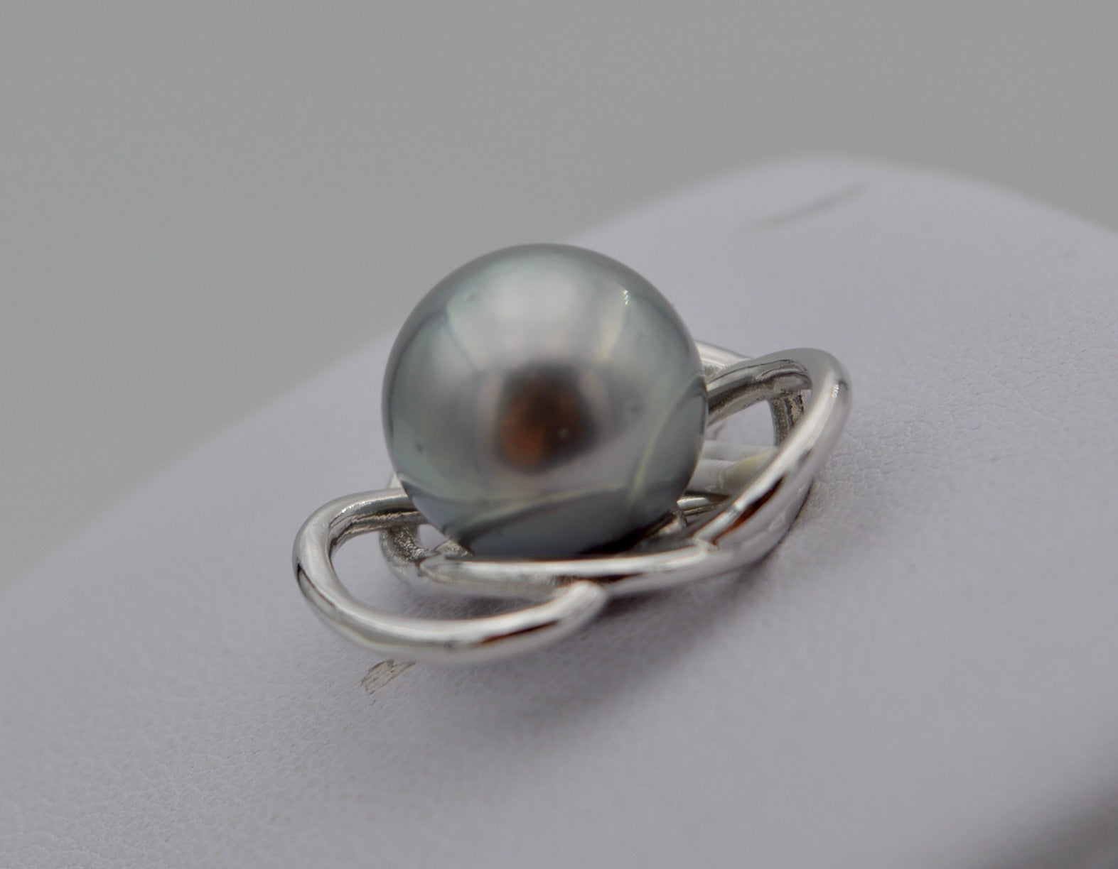 Collection Hanihei splendide perle grise de 11.3mm