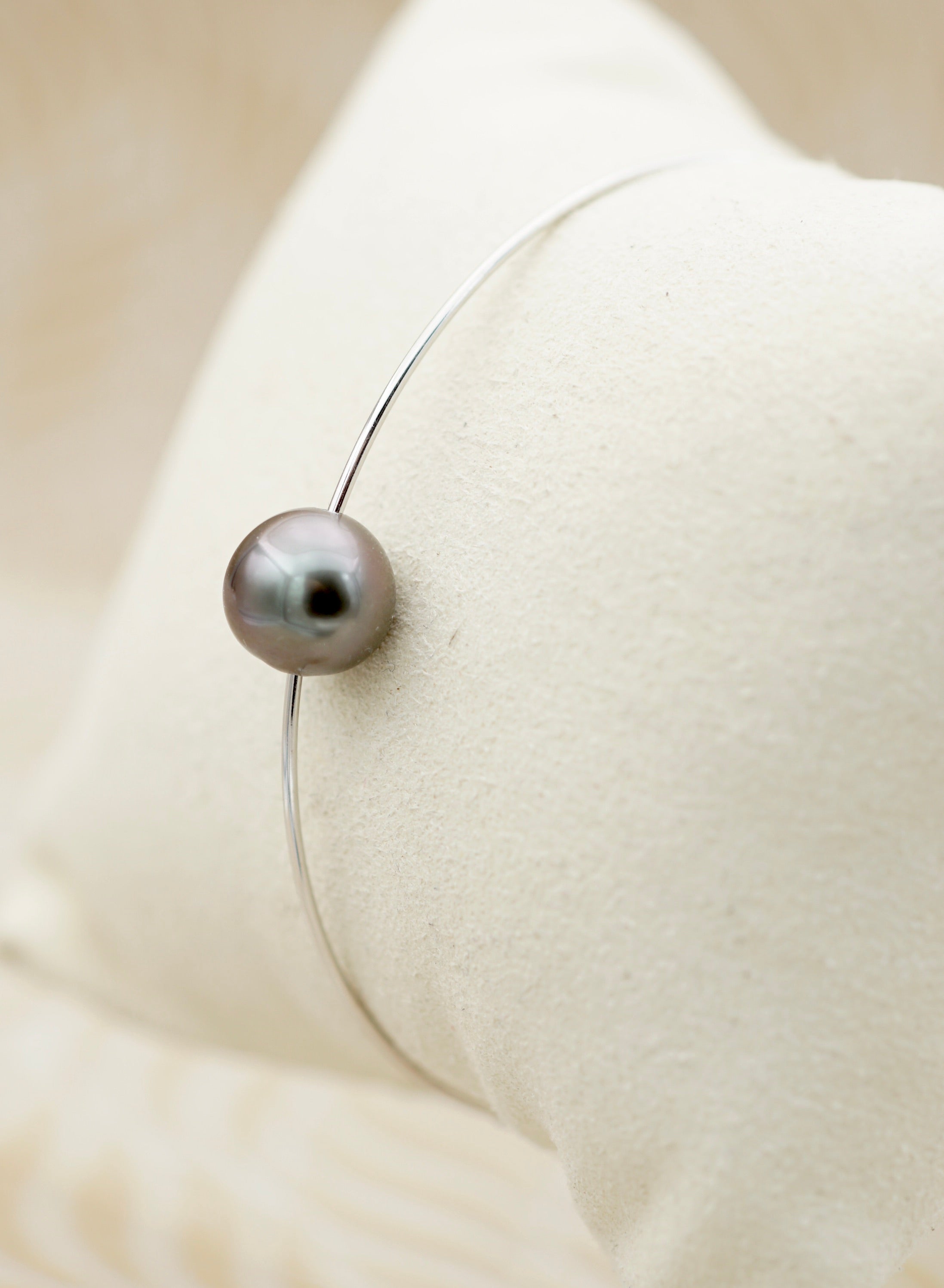 Collection Uru perle semi ronde de 9.7mm