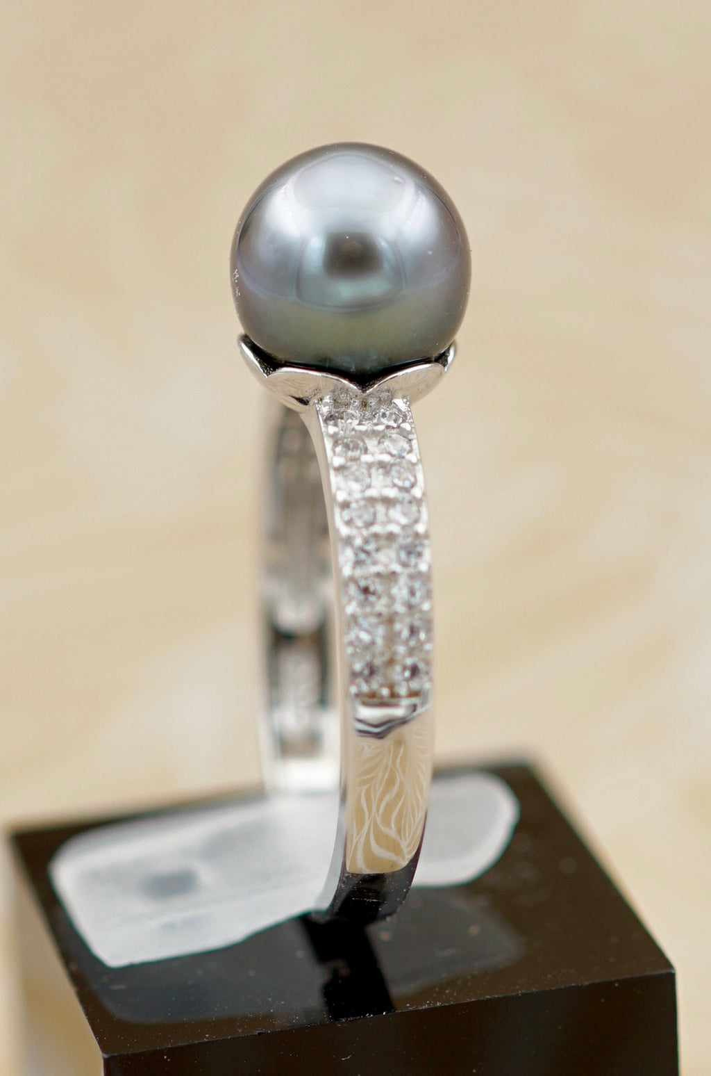 Collection Fakarava perle semi ronde de 8.3mm