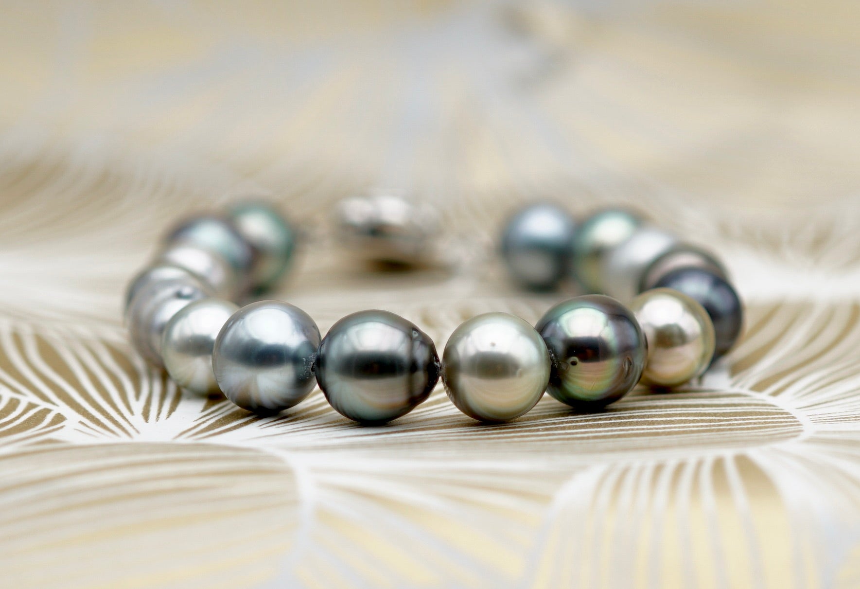 Collection Tuamotu 16 perles multicolores