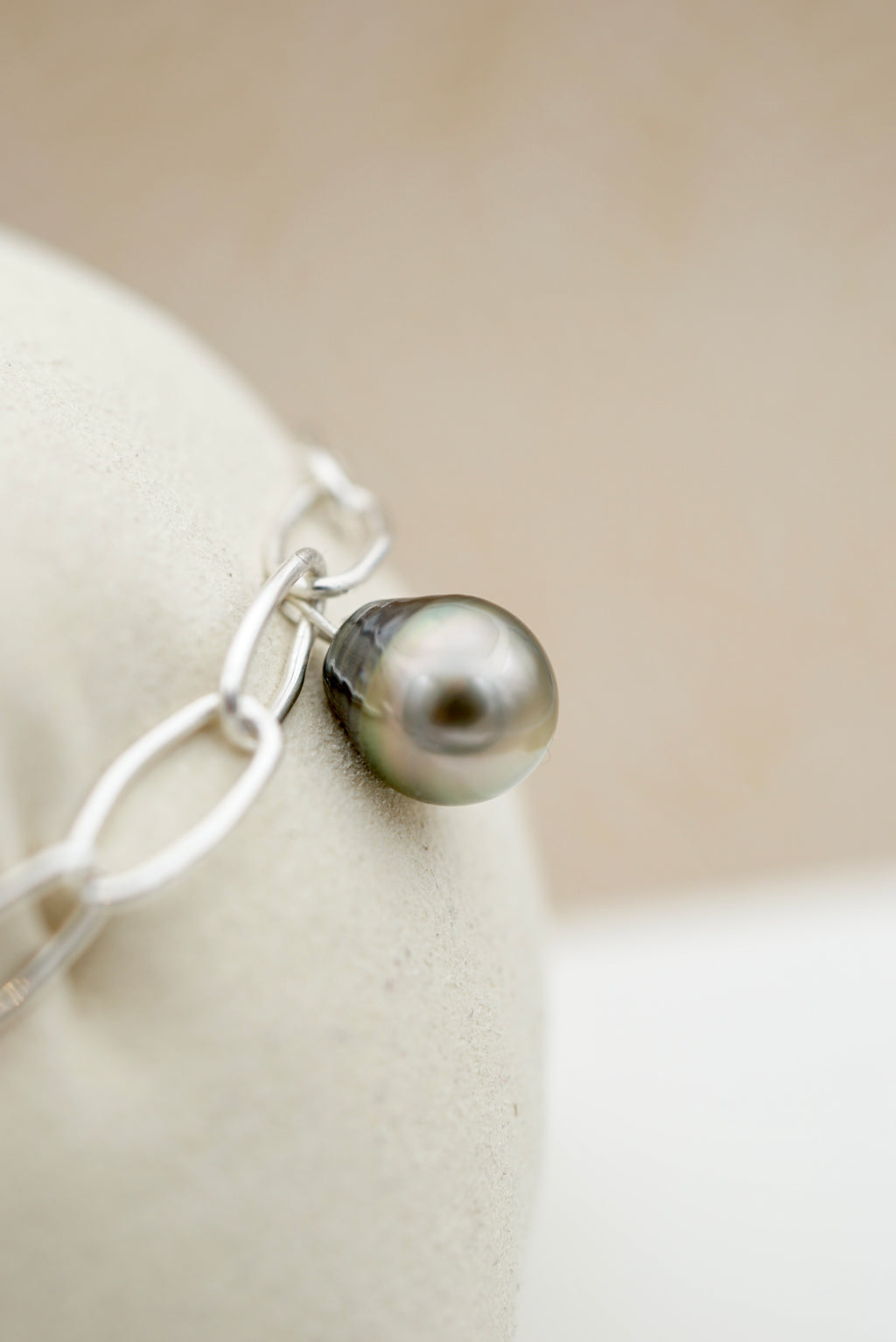 Maeva splendide bracelet en argent 925.          Perle de 10.1mm cerclée Gold