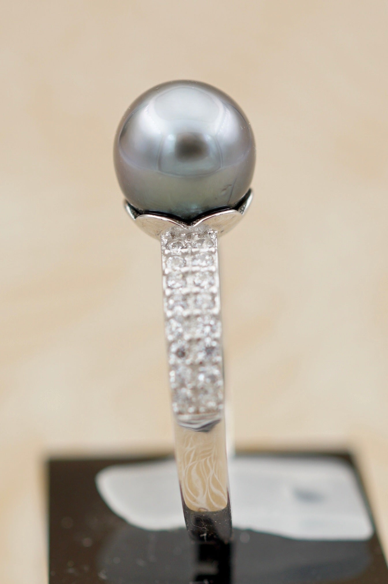 Collection Fakarava perle semi ronde de 8.3mm