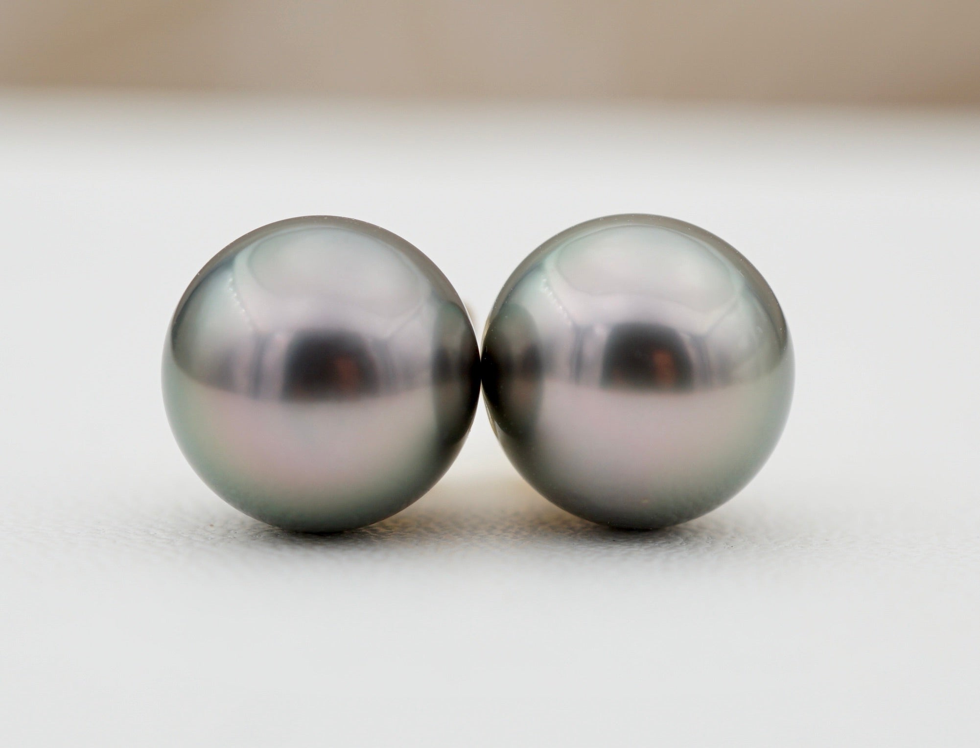 Akamaru Boucles d'oreilles perles de Tahiti sur or 18K