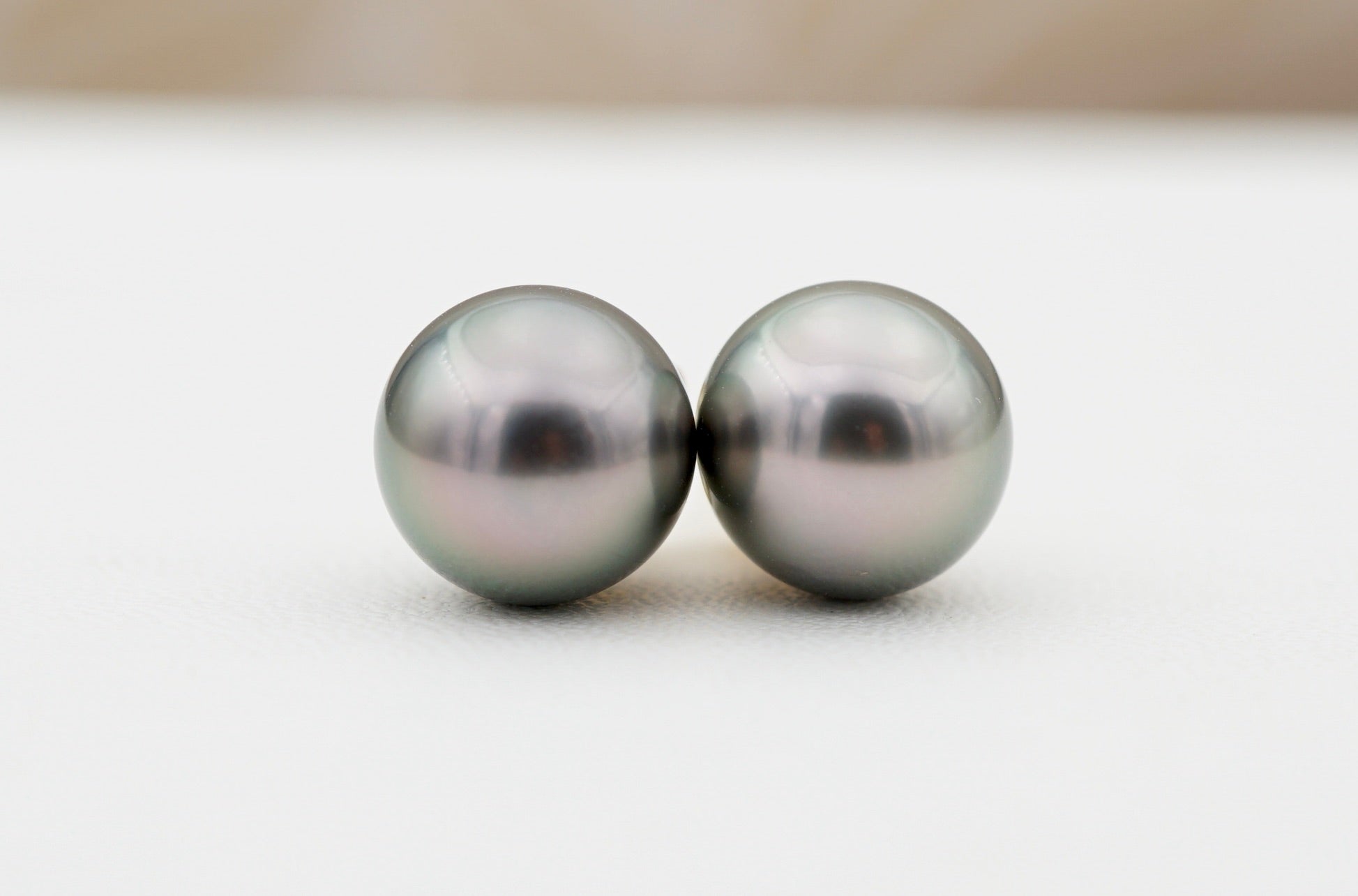 Akamaru Boucles d'oreilles perles de Tahiti sur or 18K
