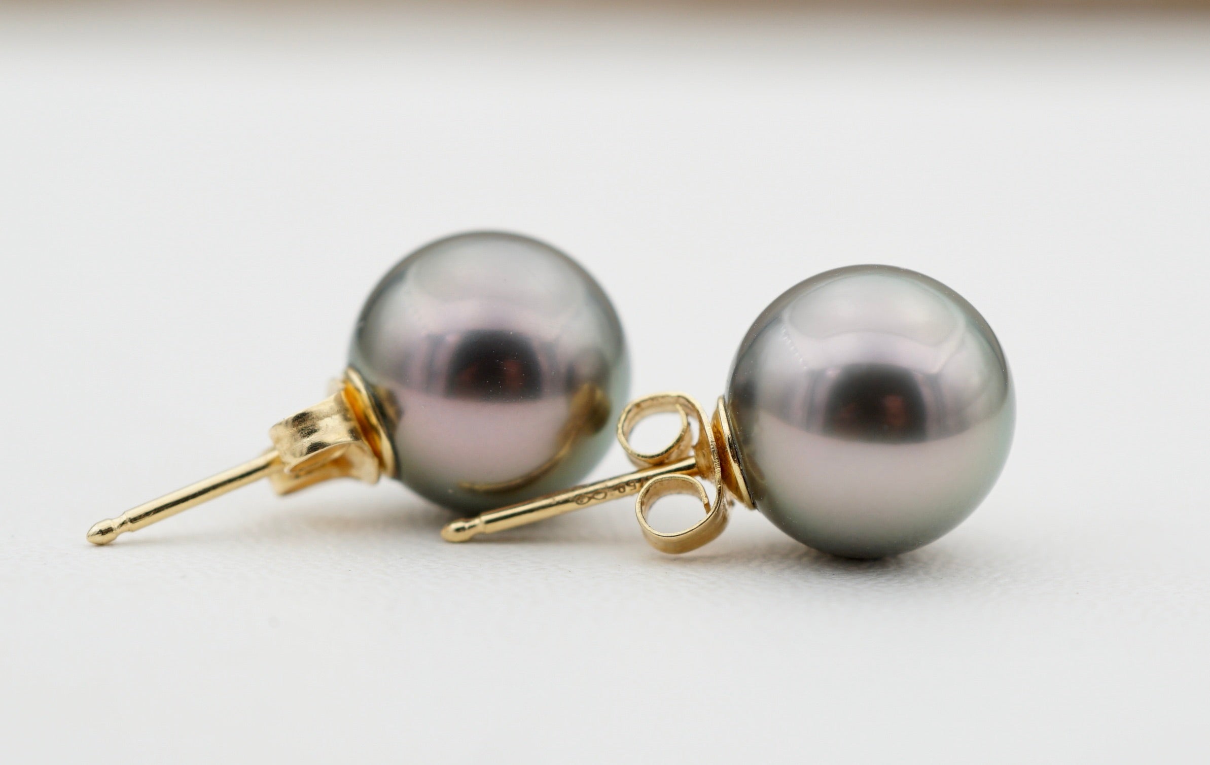 Akamaru Boucles d'oreilles perles de Tahiti sur or 18K