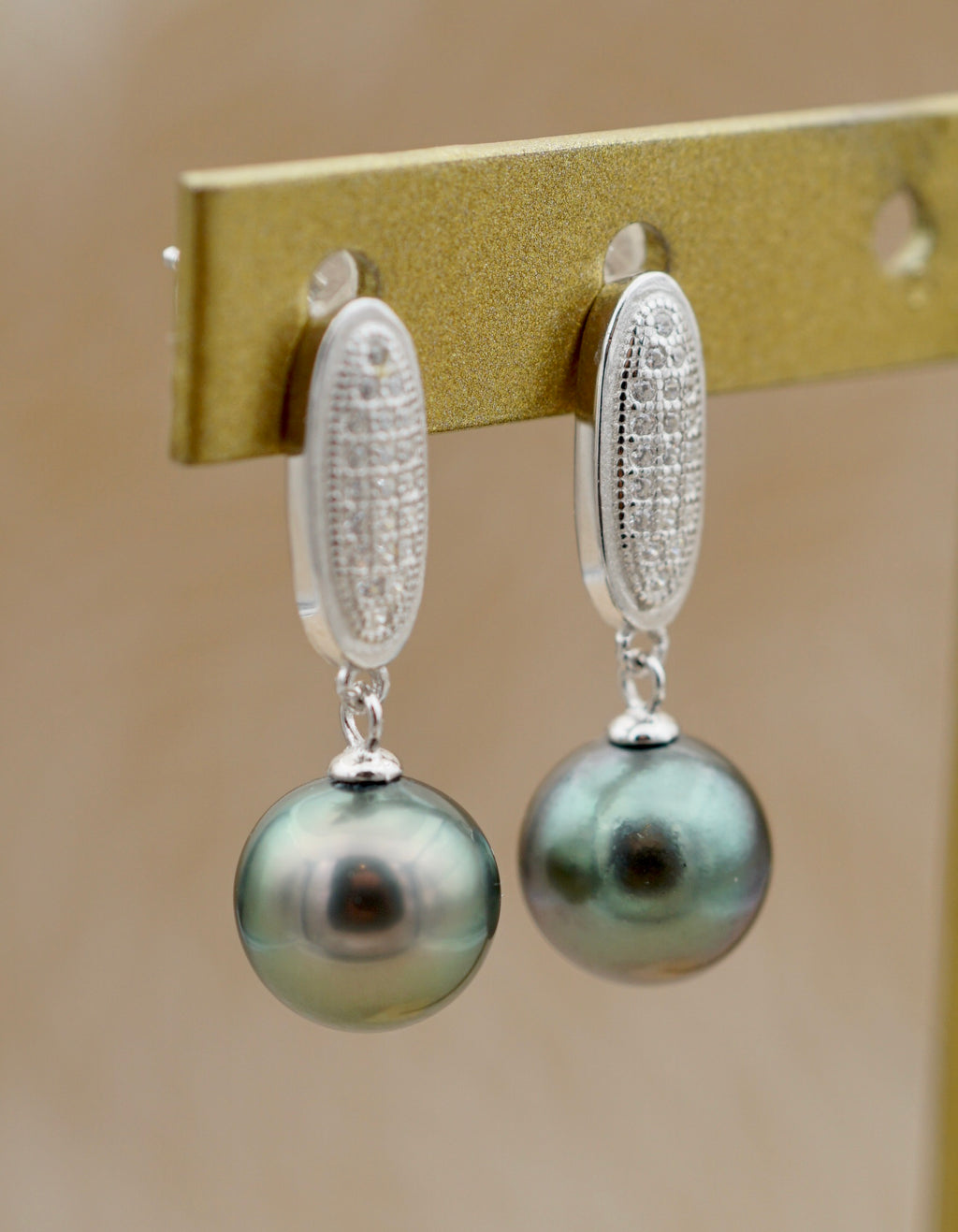 Mohu Tani perles de Tahiti de 9.2mm montées en boucles d'oreilles