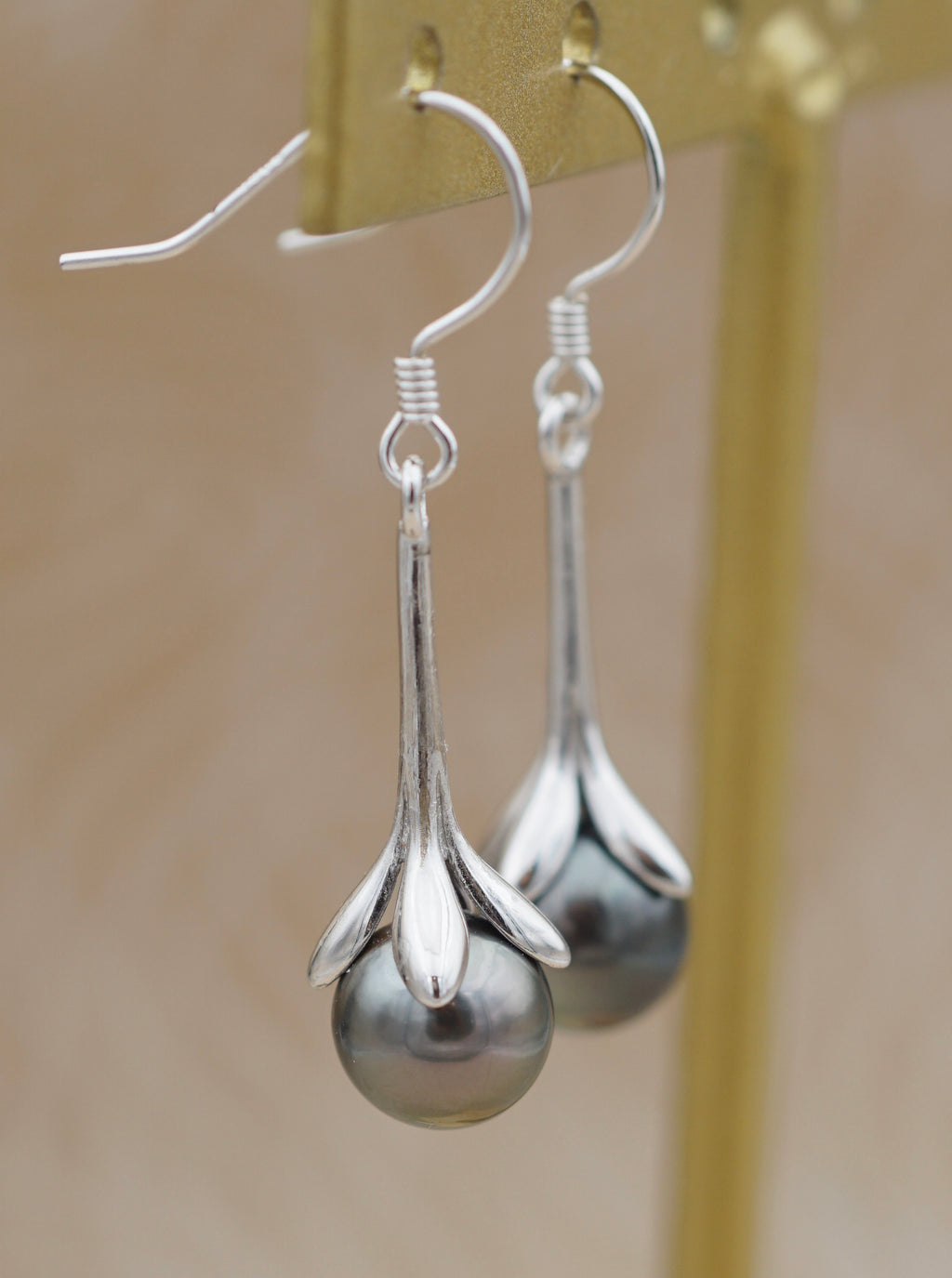 Pakarua perles de Tahiti de 8.5mm montées en boucles d'oreilles
