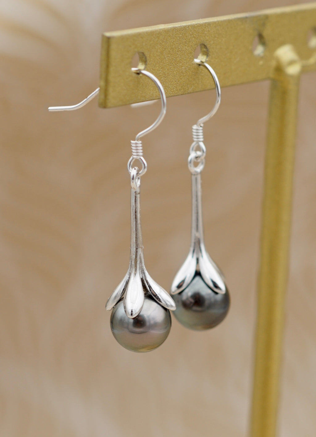 Pakarua perles de Tahiti de 8.5mm montées en boucles d'oreilles