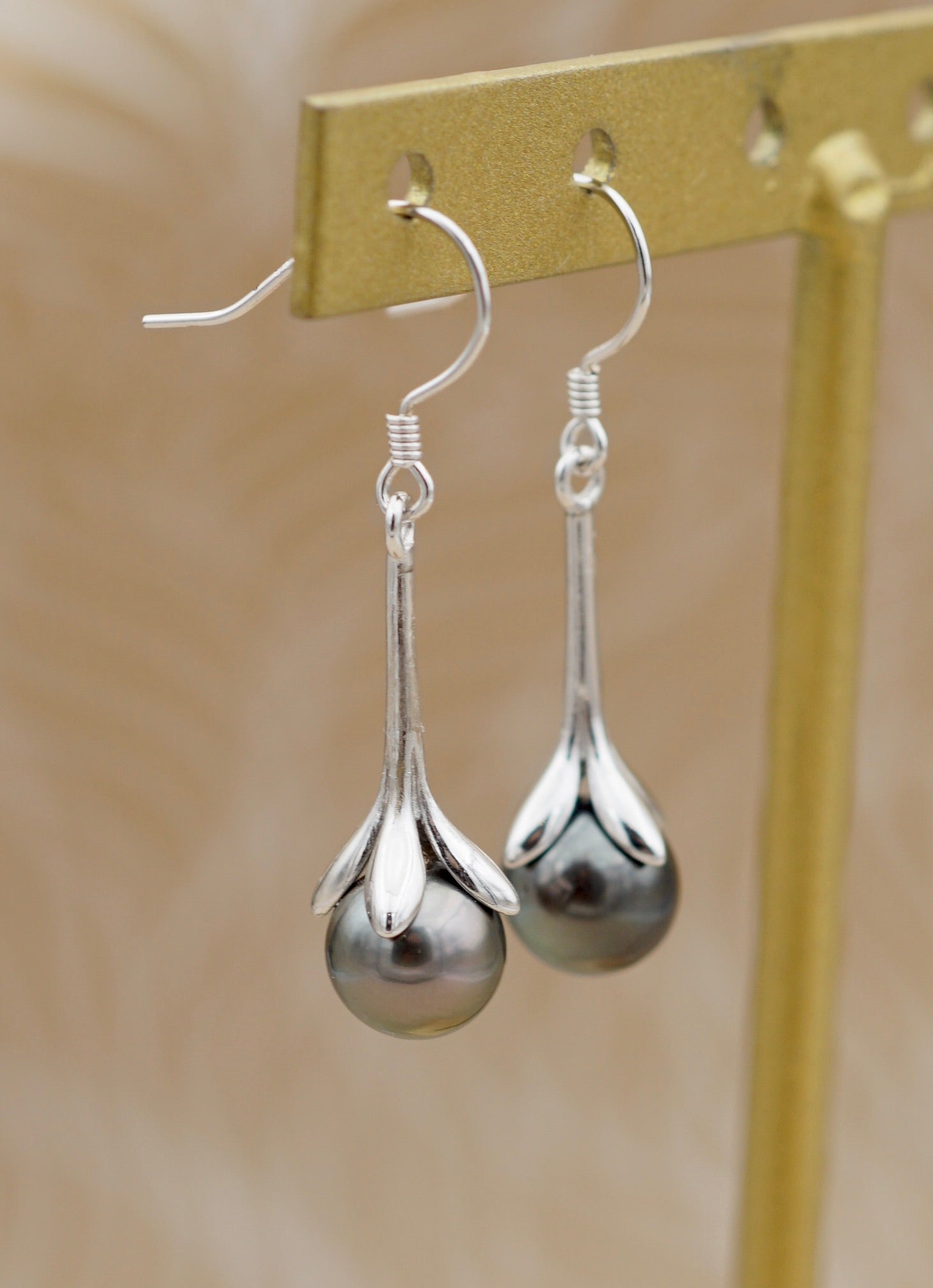 Pakarua perles de Tahiti de 8.5mm montées en boucles d'oreilles