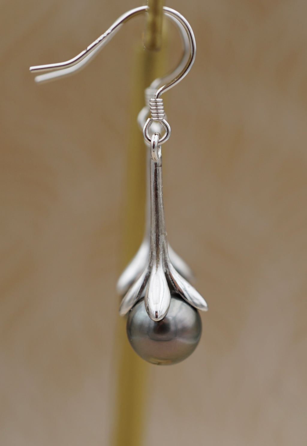 Pakarua perles de Tahiti de 8.5mm montées en boucles d'oreilles