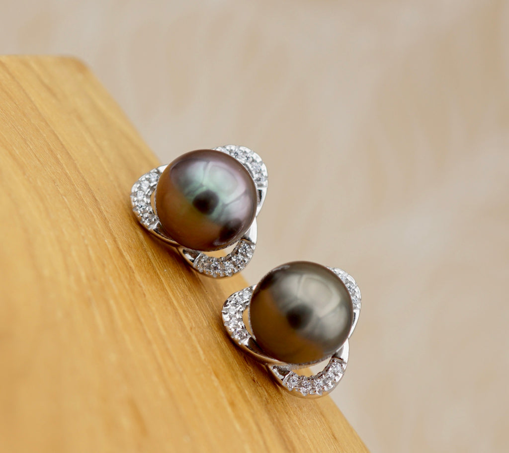 Parata deux splendides perles de Tahiti montées en boucles d'oreilles