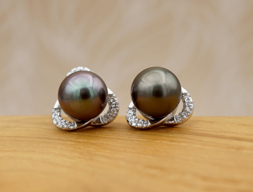 Parata deux splendides perles de Tahiti montées en boucles d'oreilles