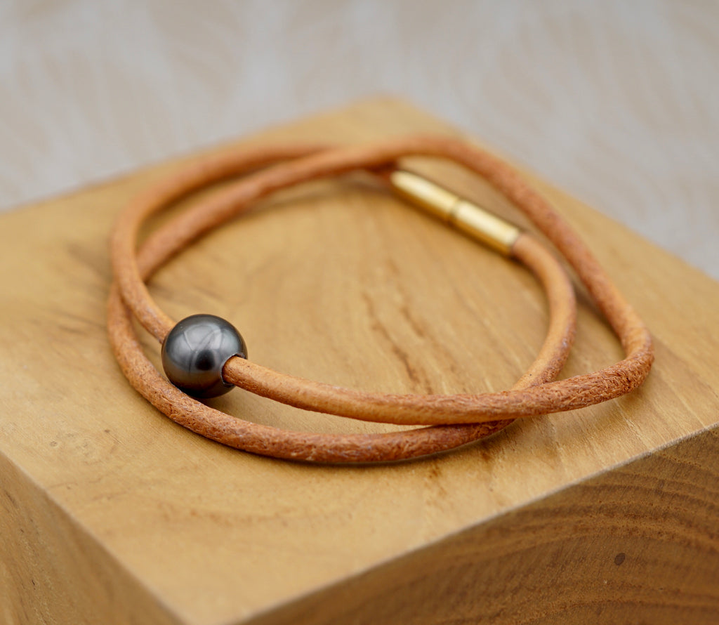 Manuia perle de Tahiti de 9.3mm sur cuir