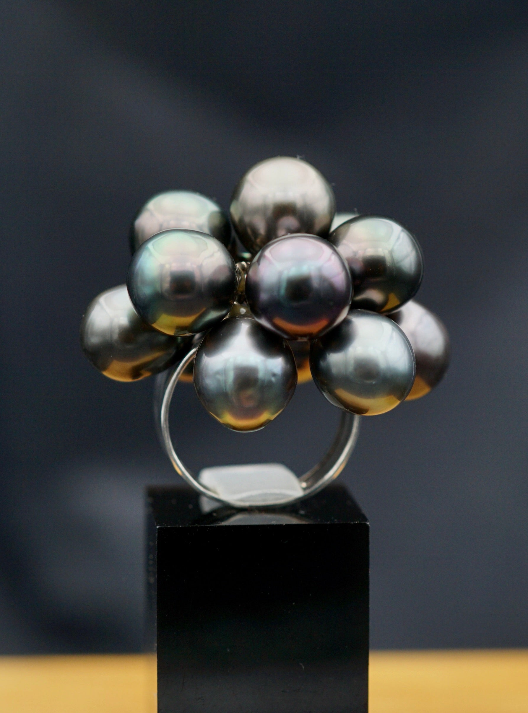 Nukutavake bague ornée de 12 splendides perles de Tahiti