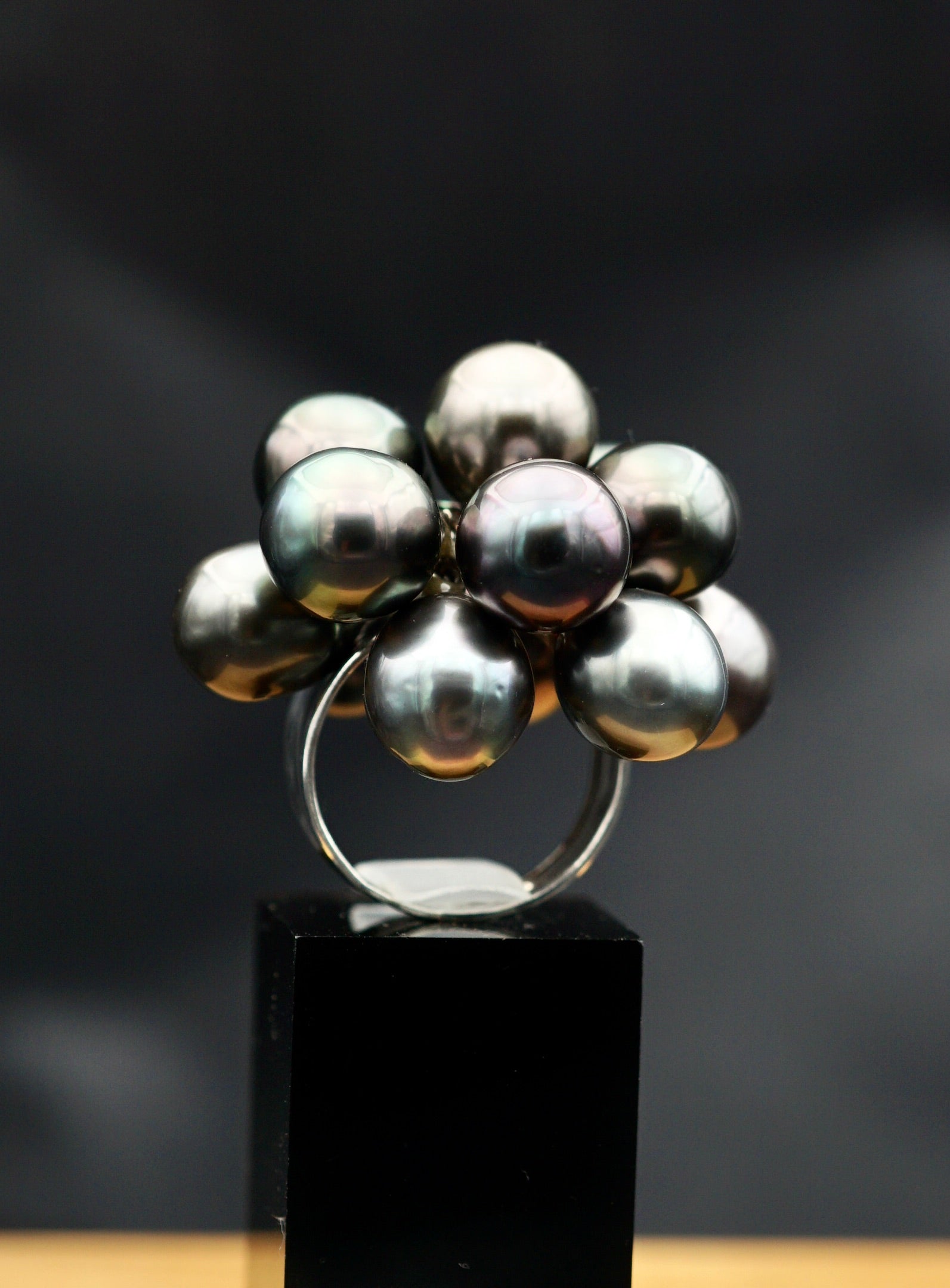 Nukutavake bague ornée de 12 splendides perles de Tahiti