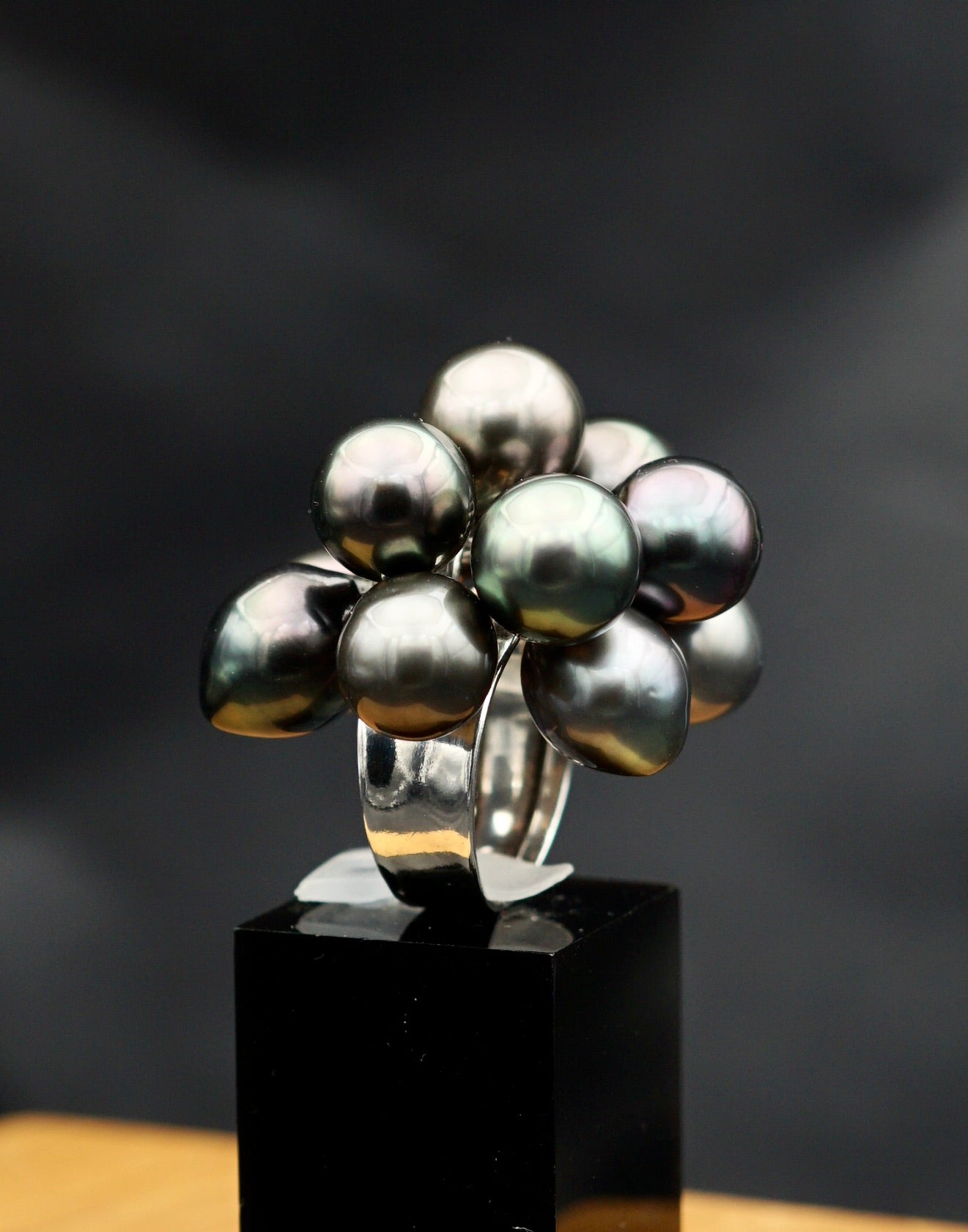 Nukutavake bague ornée de 12 splendides perles de Tahiti