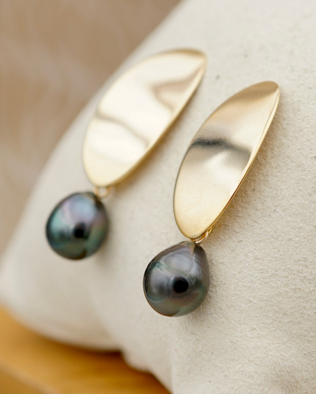 Papenoo perles de Tahiti montées en boucles d'oreilles doré a l'or fin 14k