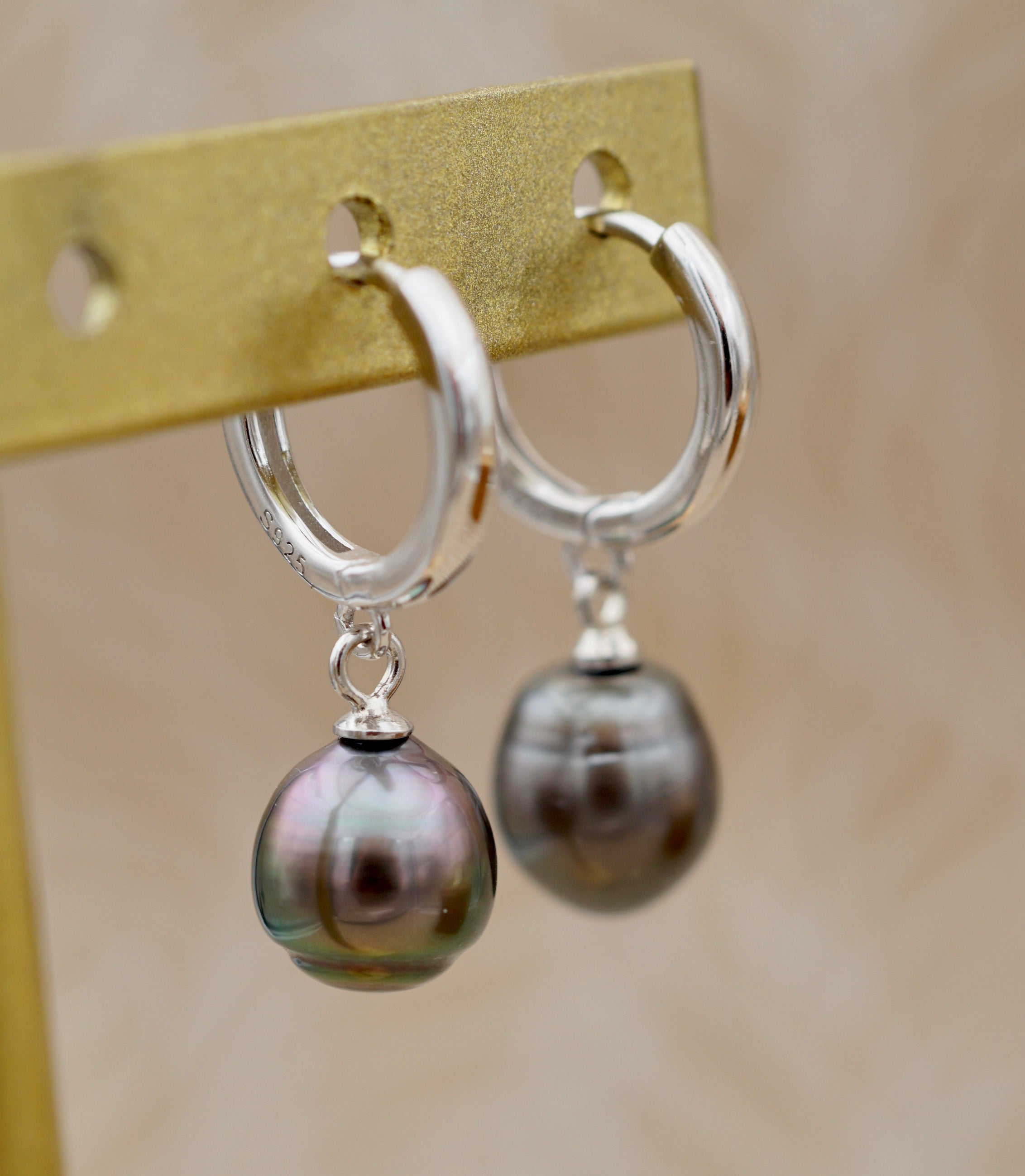 Molokai perles de Tahiti montées en boucles d'oreilles