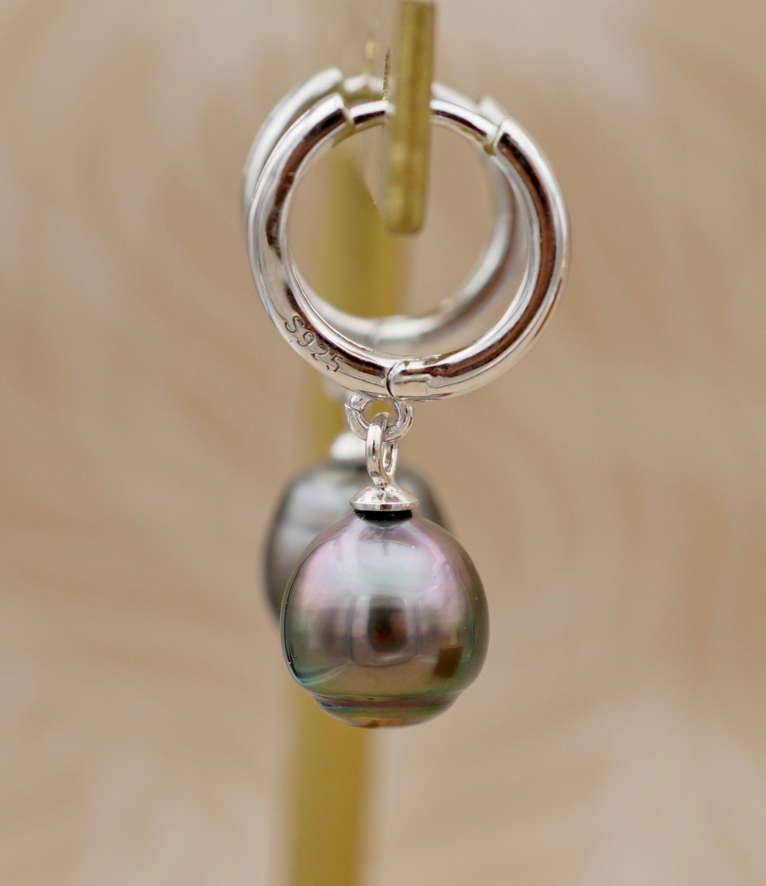 Molokai perles de Tahiti montées en boucles d'oreilles