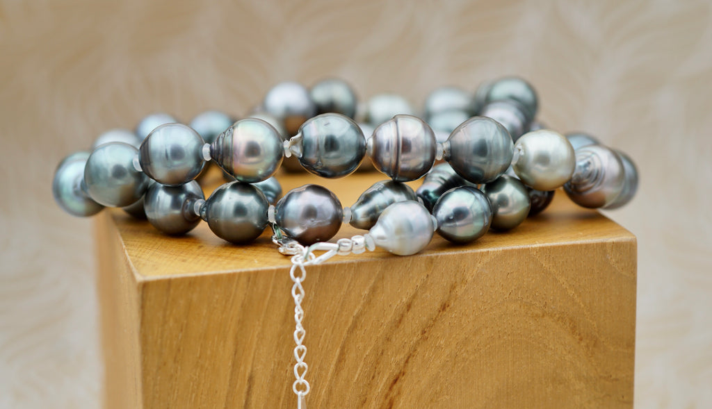 Collection Hiva-Oa  Splendide collier de 49 perles