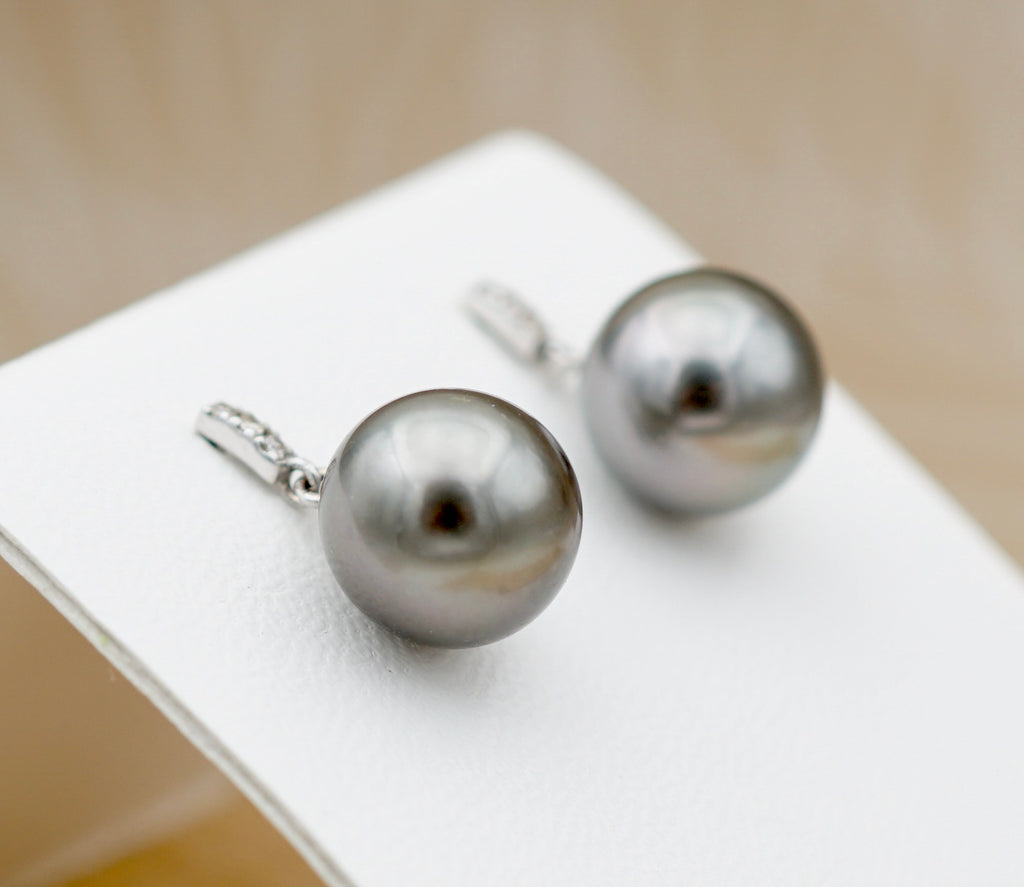 Tahiti Nui perles de Tahiti montées en boucles doreilles sur Or et Diamants