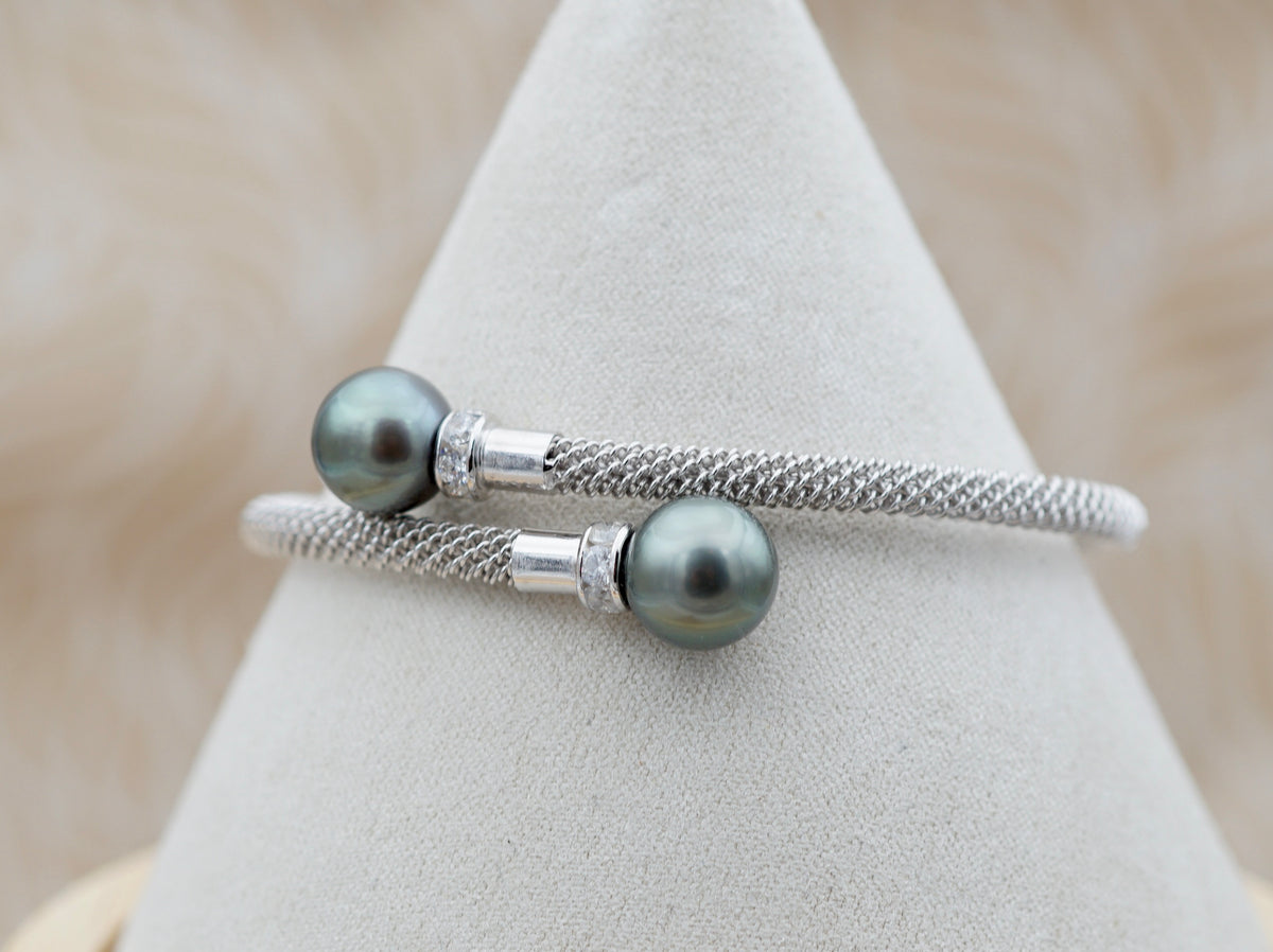 Splendide bracelet en argent rodhié orné de deux véritables perles de Tahiti AAA