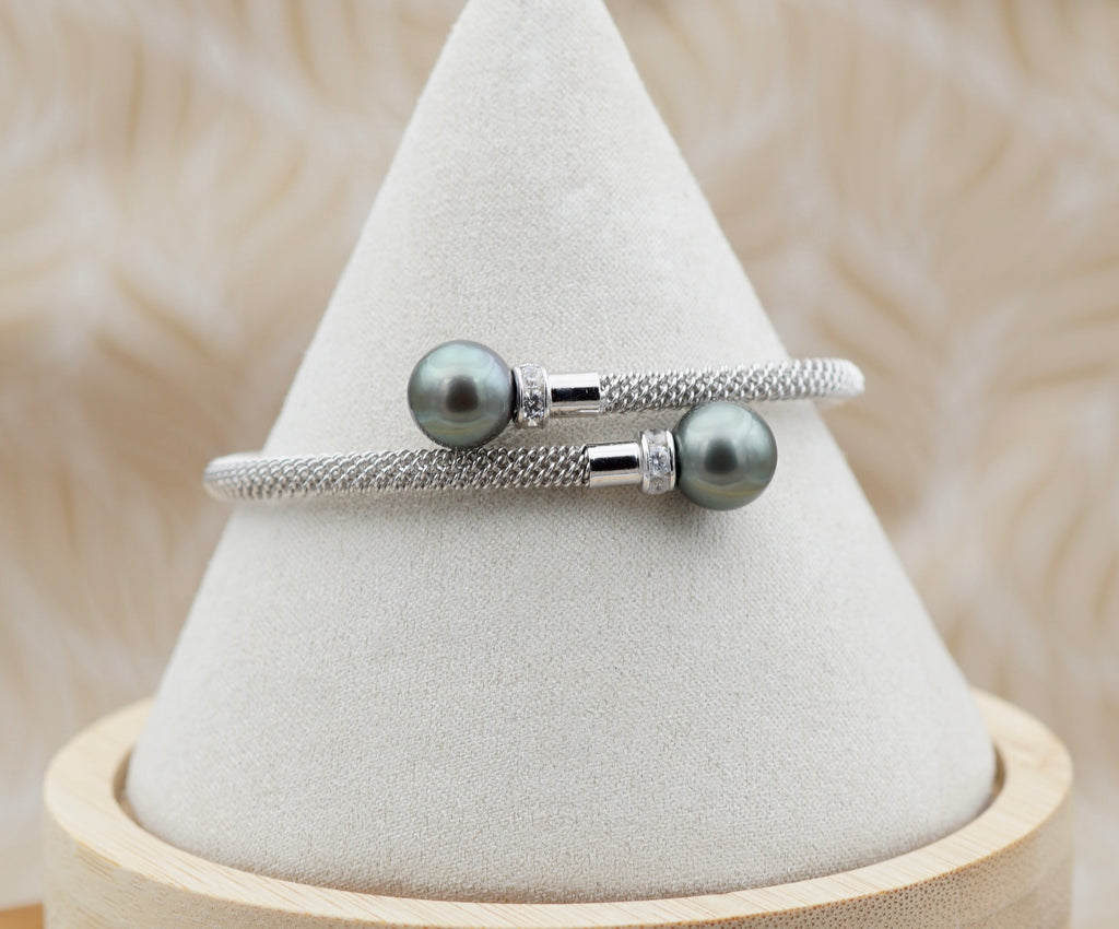 Splendide bracelet en argent rodhié orné de deux véritables perles de Tahiti AAA