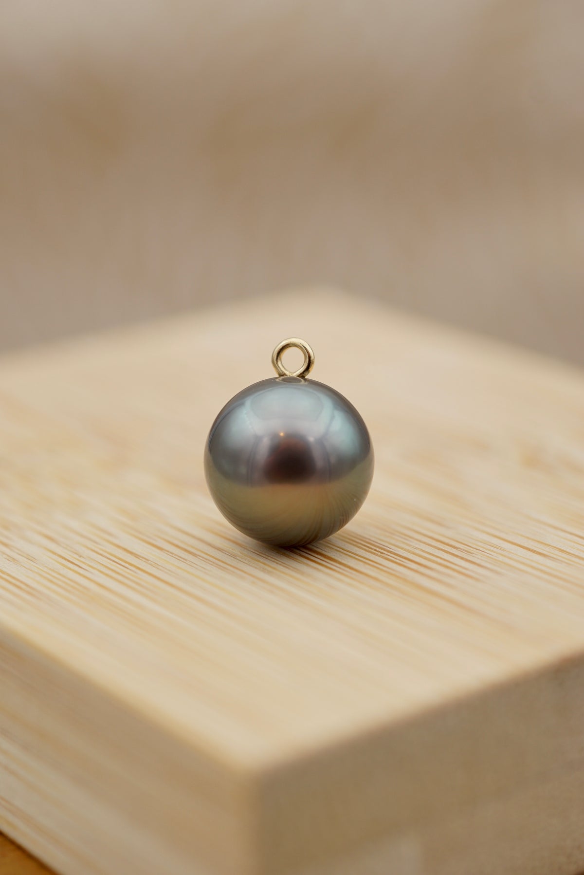 splendide perle de Tahiti AAA montée en pendentif Or 9k